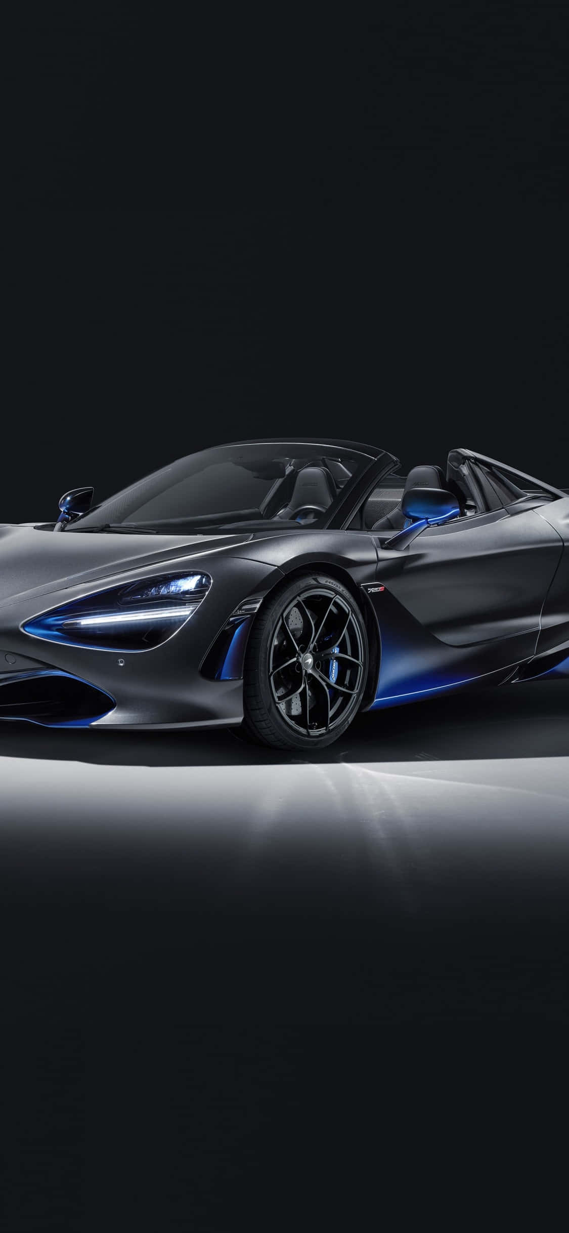 iPhone X McLaren 720s фон с масштабной моделью Обои