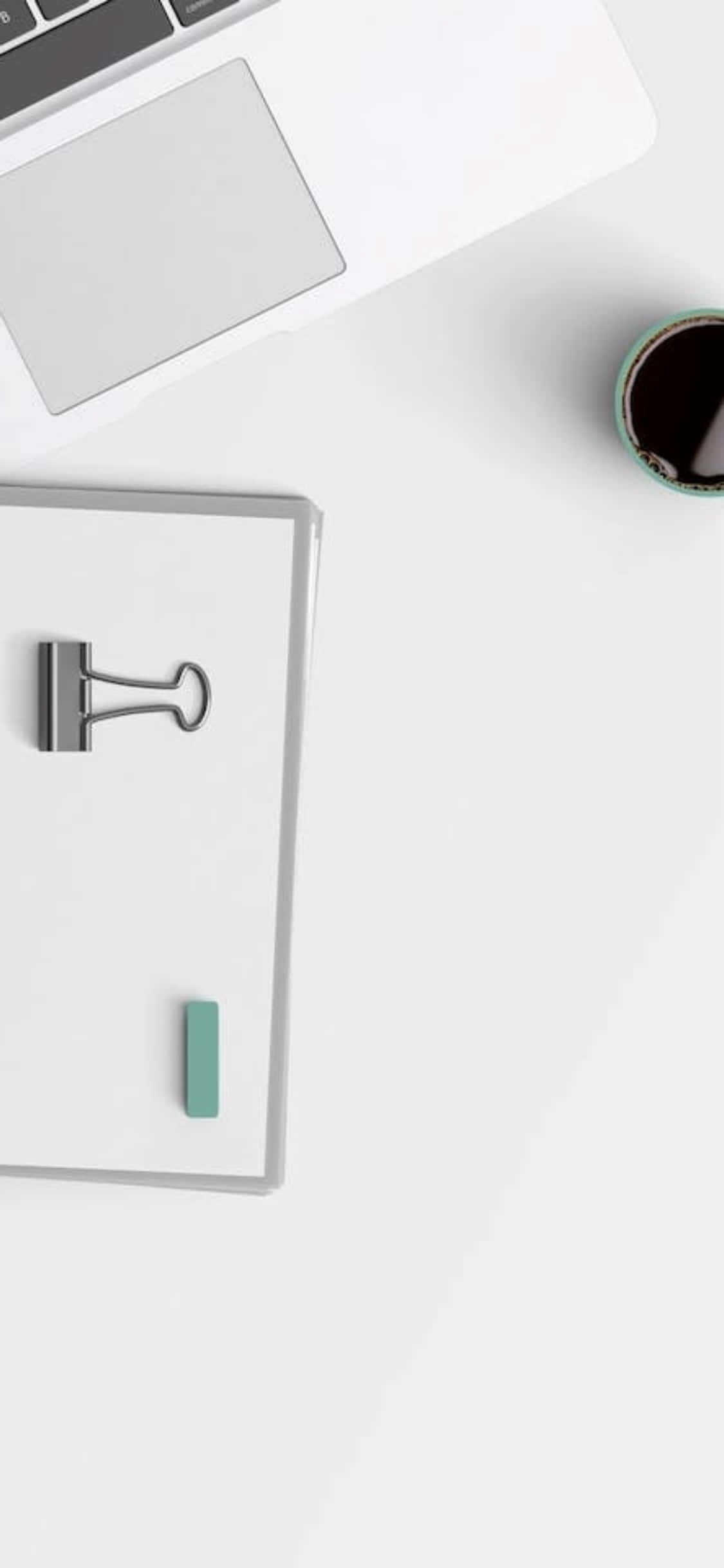 Обои для iPhone X: стол с планшетом и ноутбуком Обои