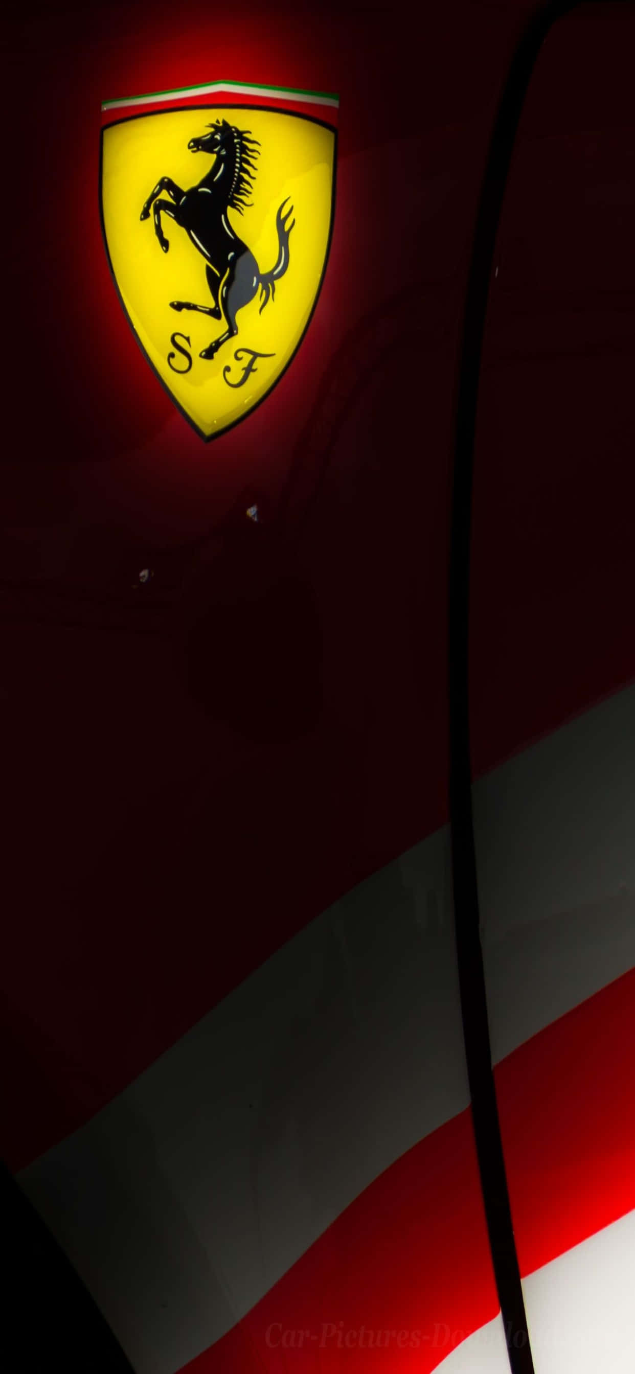 Обои для iPhone Xs Max Ferrari с логотипом Scuderia Ferrari Обои