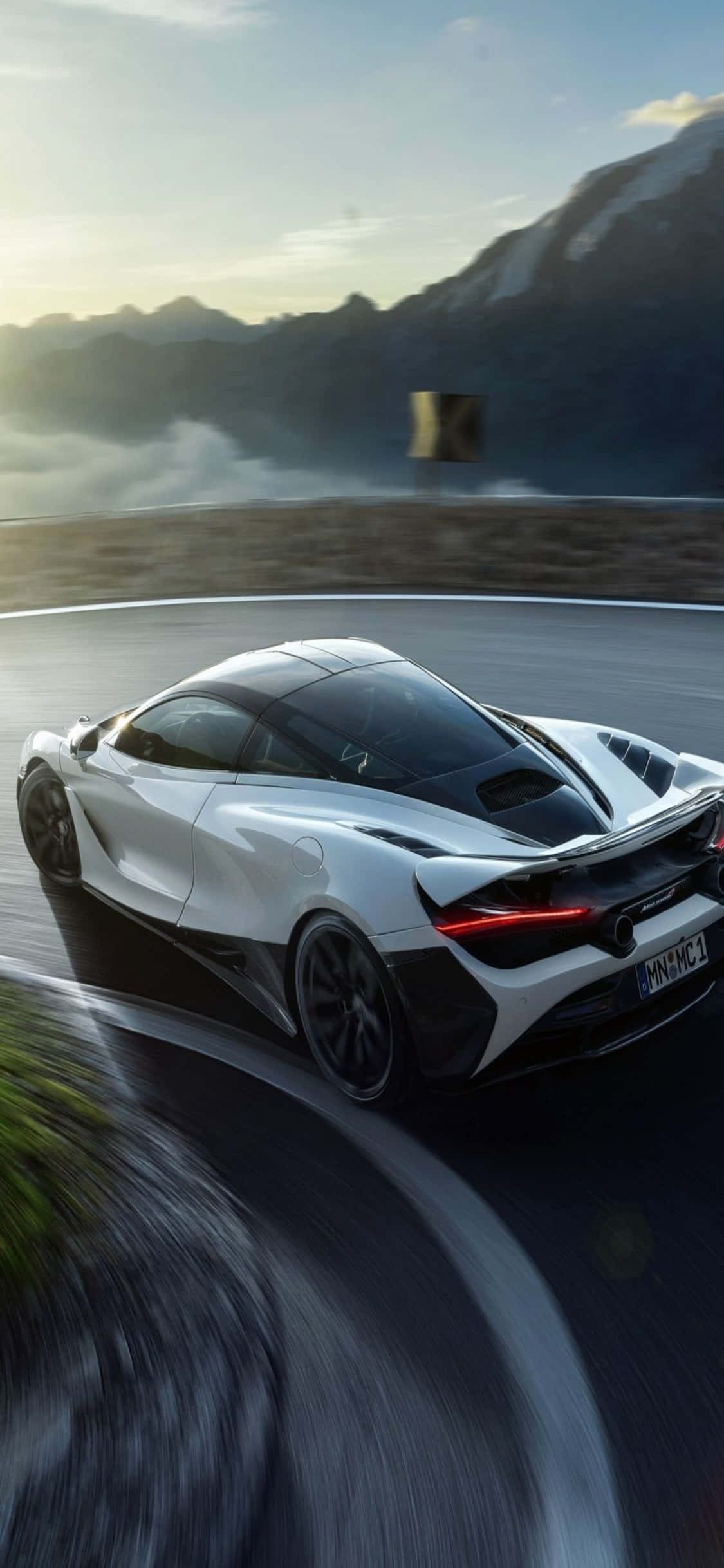 Зарядите свою жизнь с iPhone Xs и McLaren 720s Обои