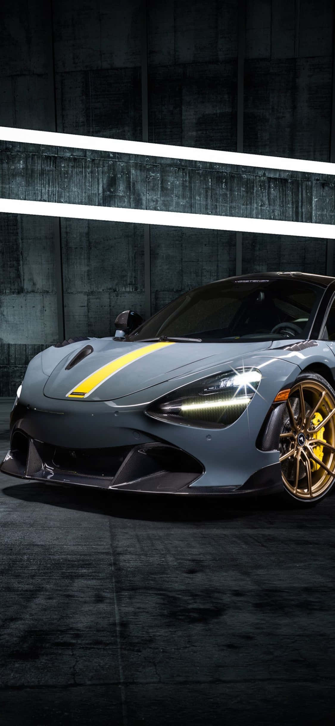 Путешествуй стильно с iPhone Xs и McLaren 720s Обои