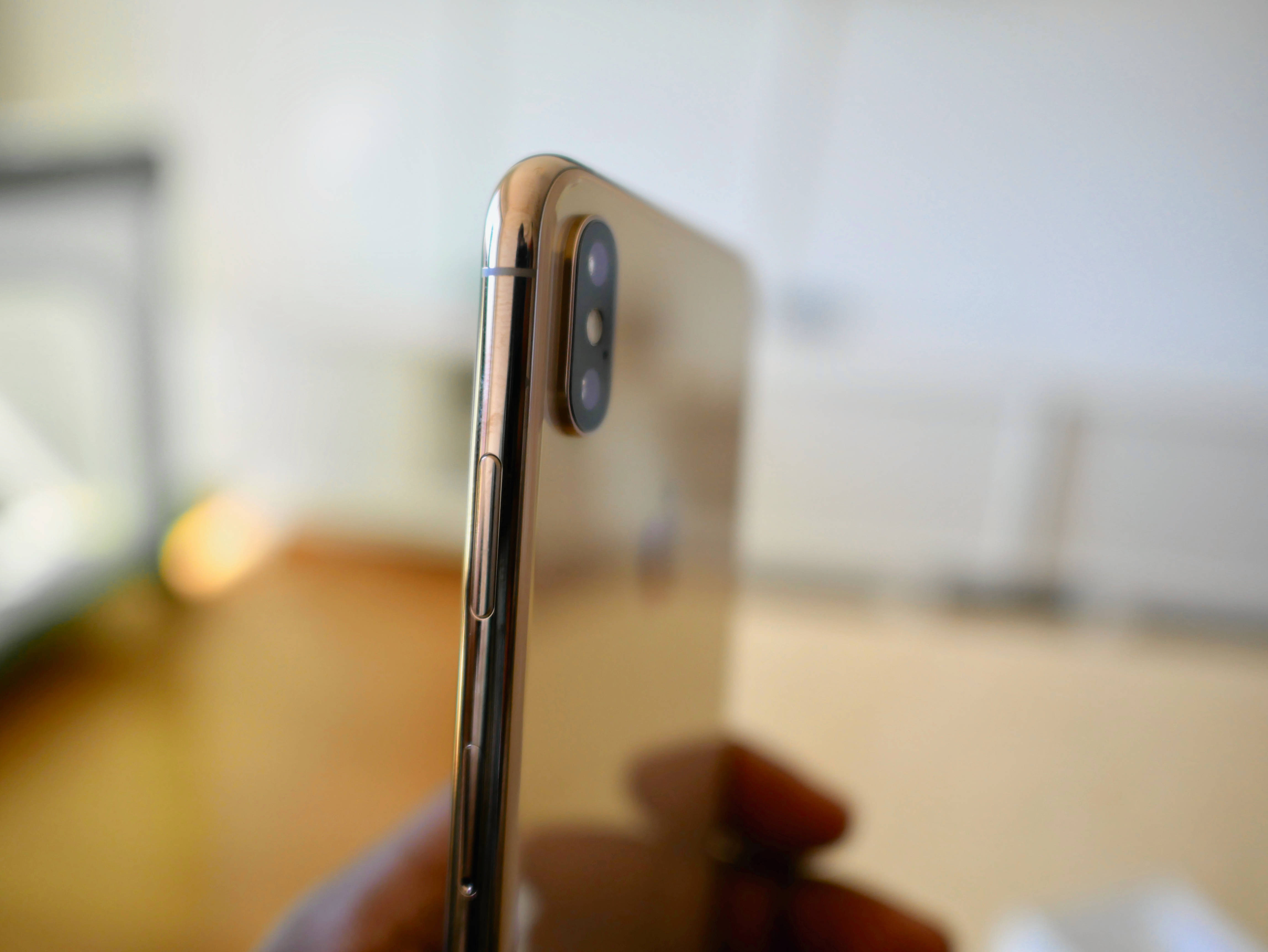 Стильный и элегантный iPhone Xs с динамическими обоями северного сияния Обои