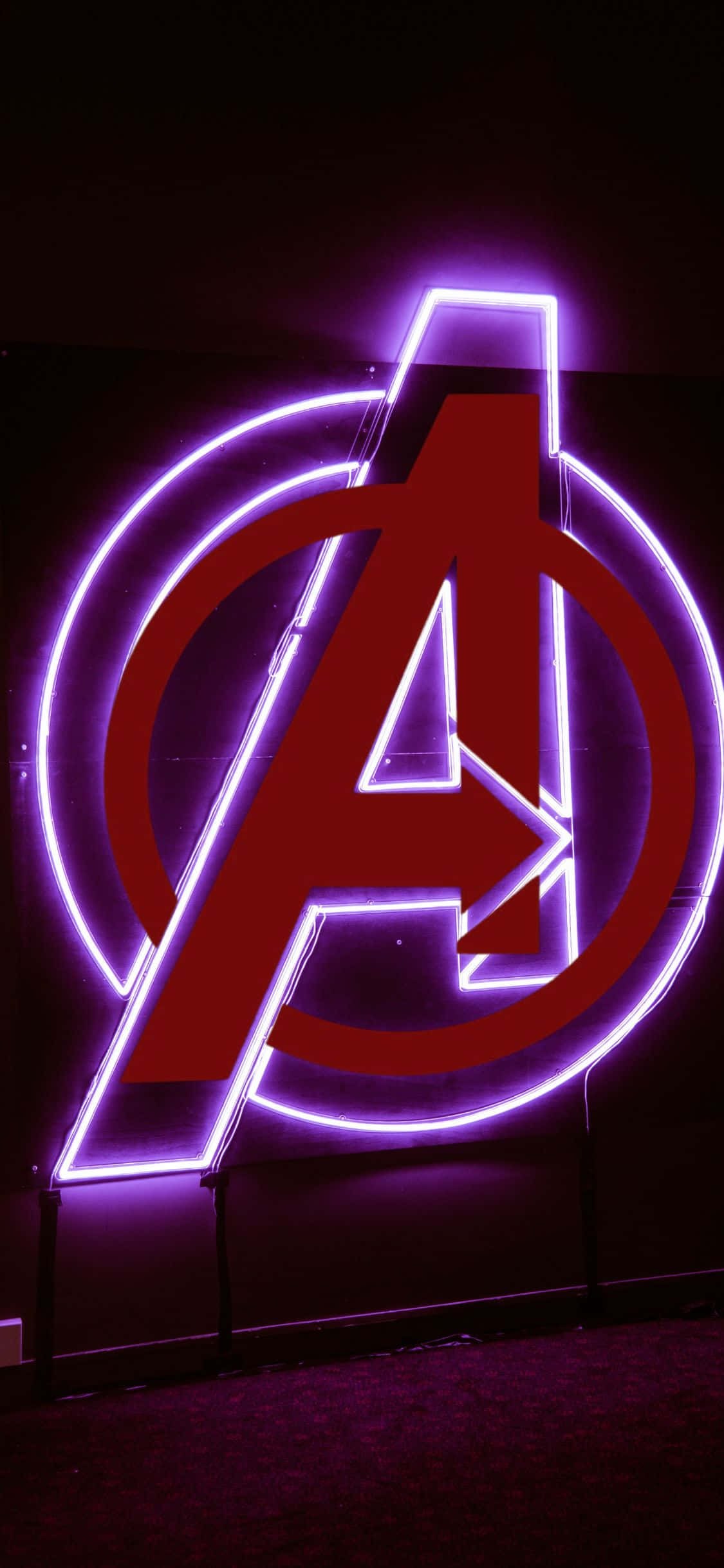 iPhone XS Red Avengers Logo Background Обои