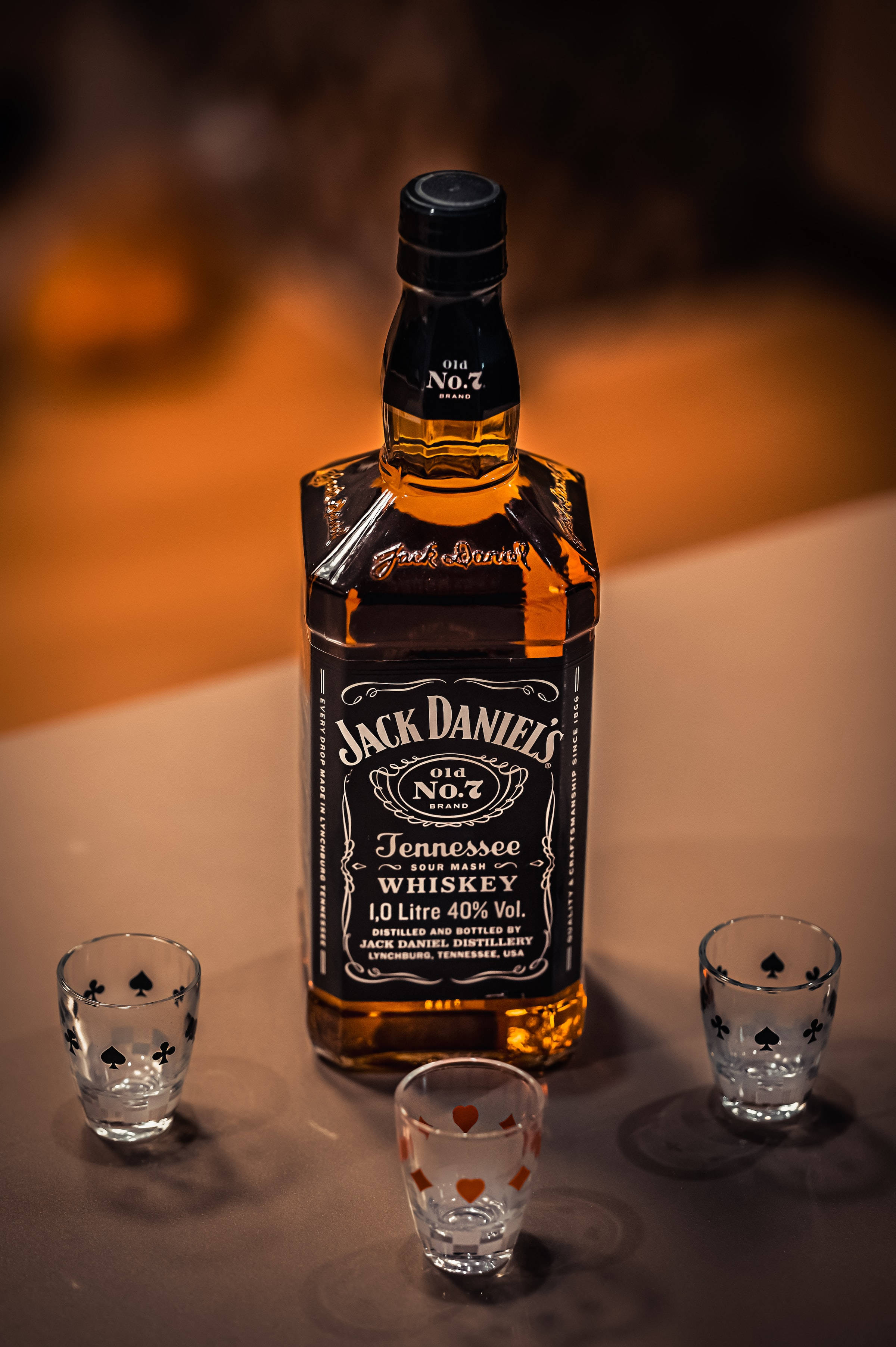 Бутылка виски Jack Daniels со стопками Обои