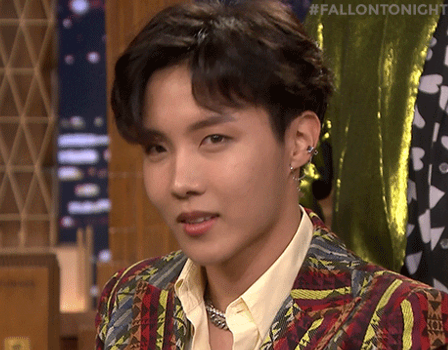 JHope из BTS излучает шарм в повседневной одежде Обои