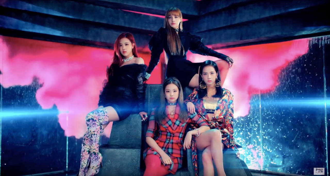 Изображение участниц K-Pop группы Blackpink в клипе DDU-DU DDU-DU Обои