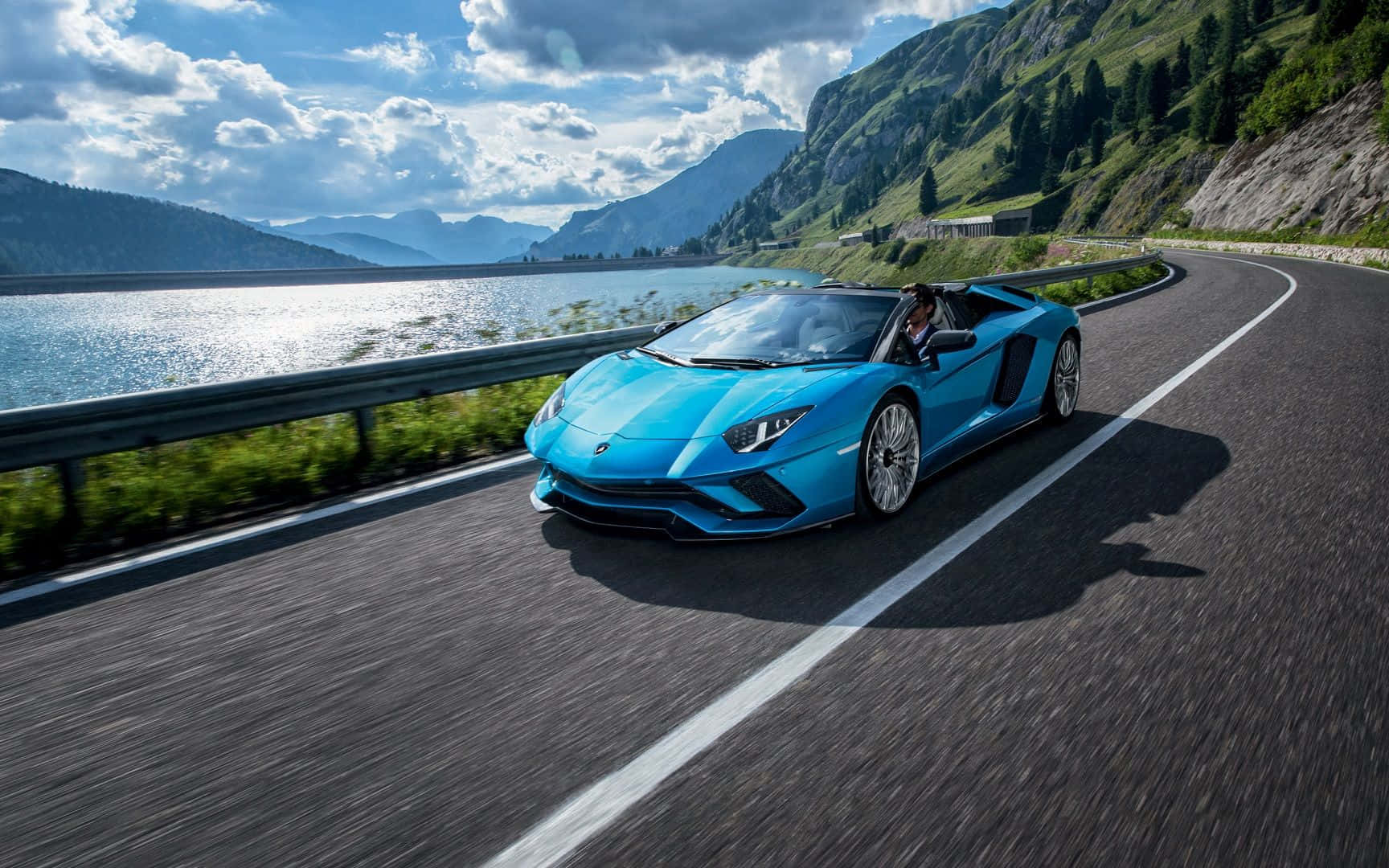 Спортивный светло-голубой Lamborghini Aventador Обои