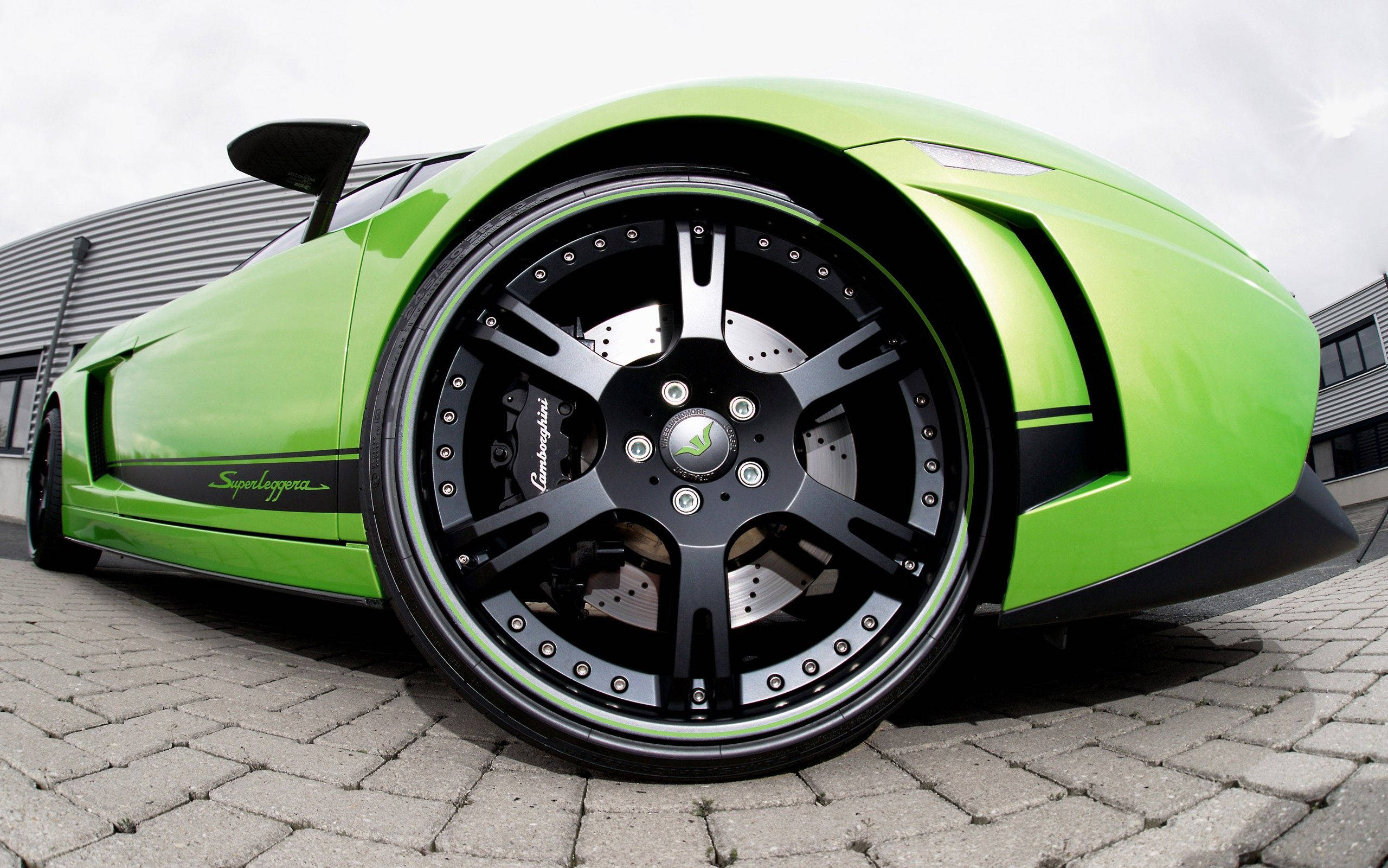 Захватите рыбий глаз на этот зеленый Lamborghini Обои