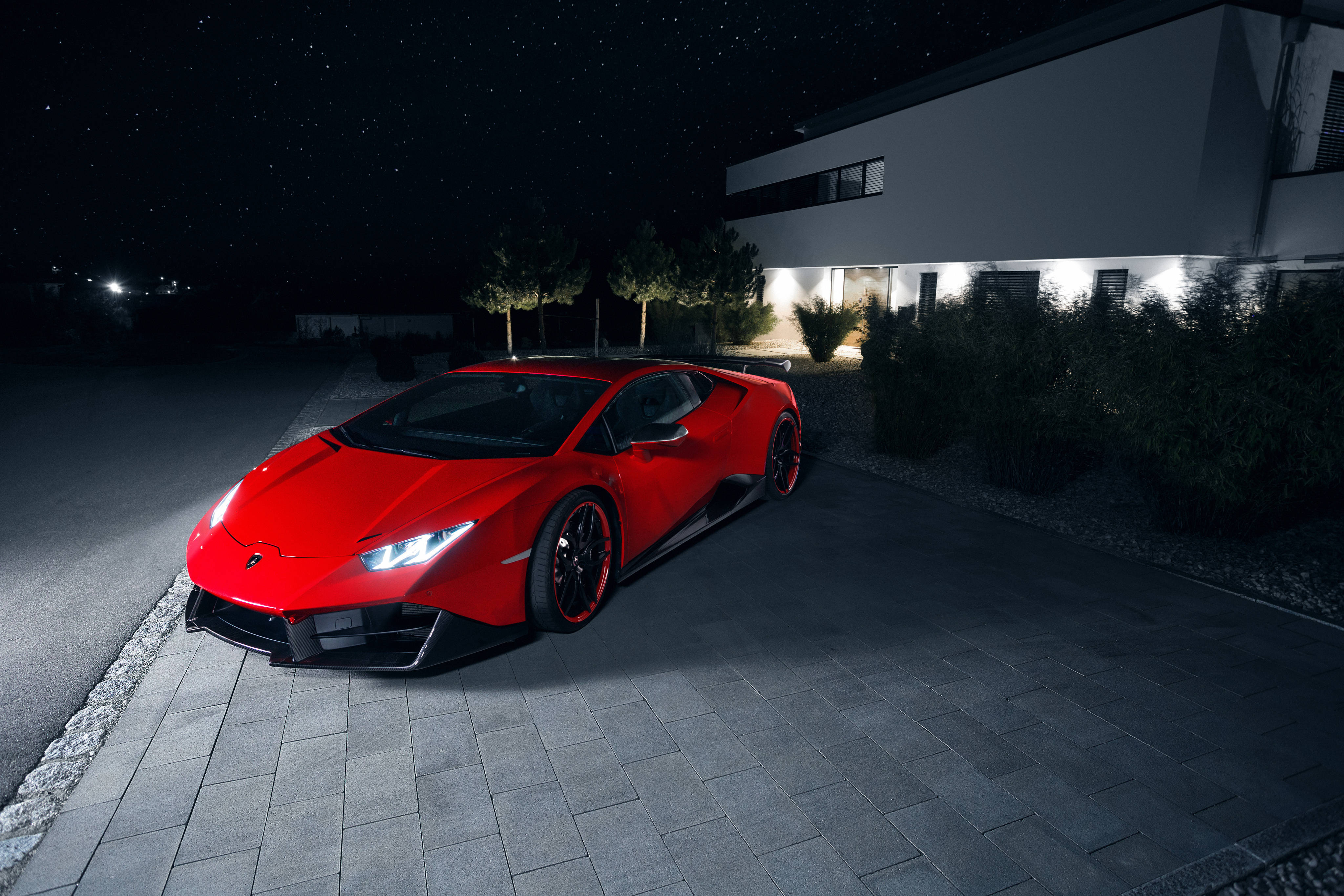 Красный Lamborghini Huracan ночью Обои