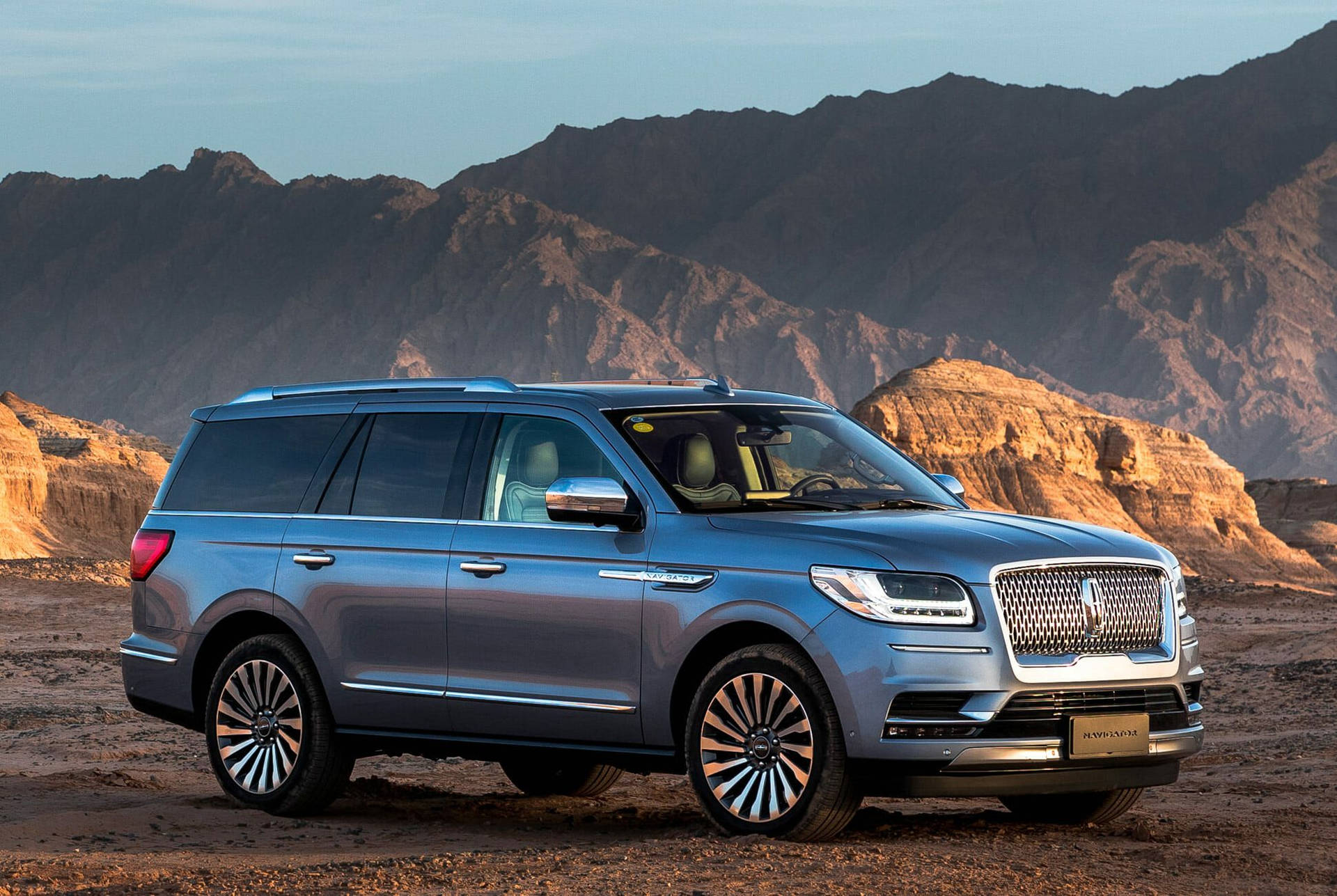 Lincoln Navigator 2018 на горе