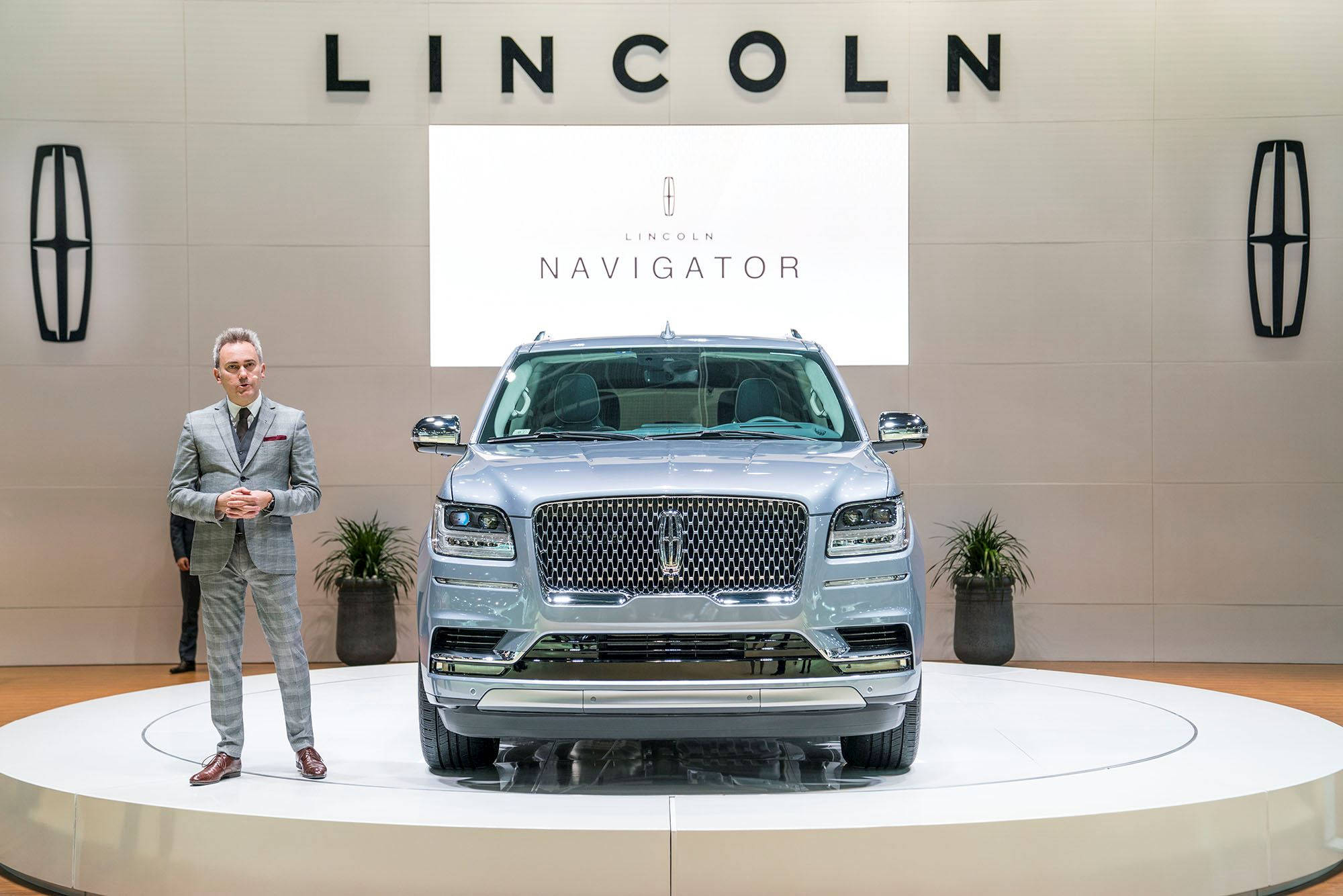 Премиальный синий Lincoln Navigator Обои