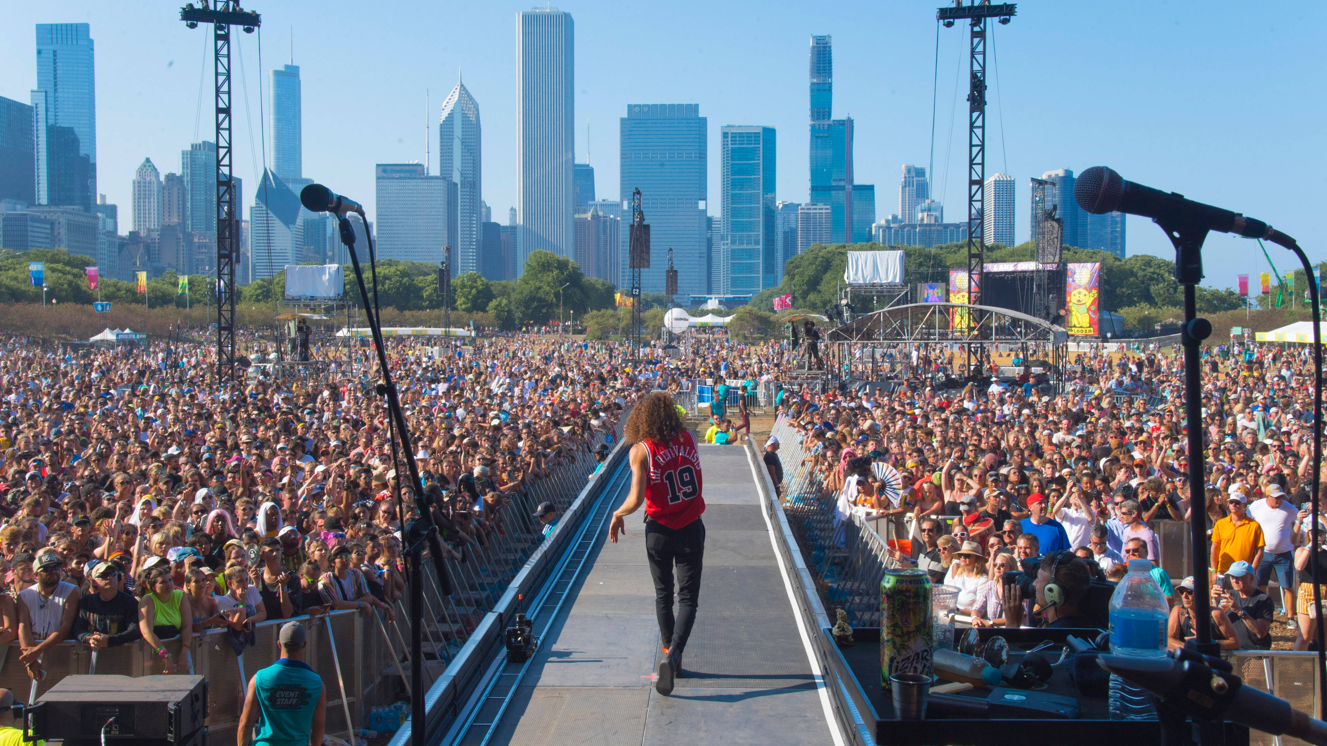 Наслаждаемся солнечным летним днём на Lollapalooza в Чикаго! Обои