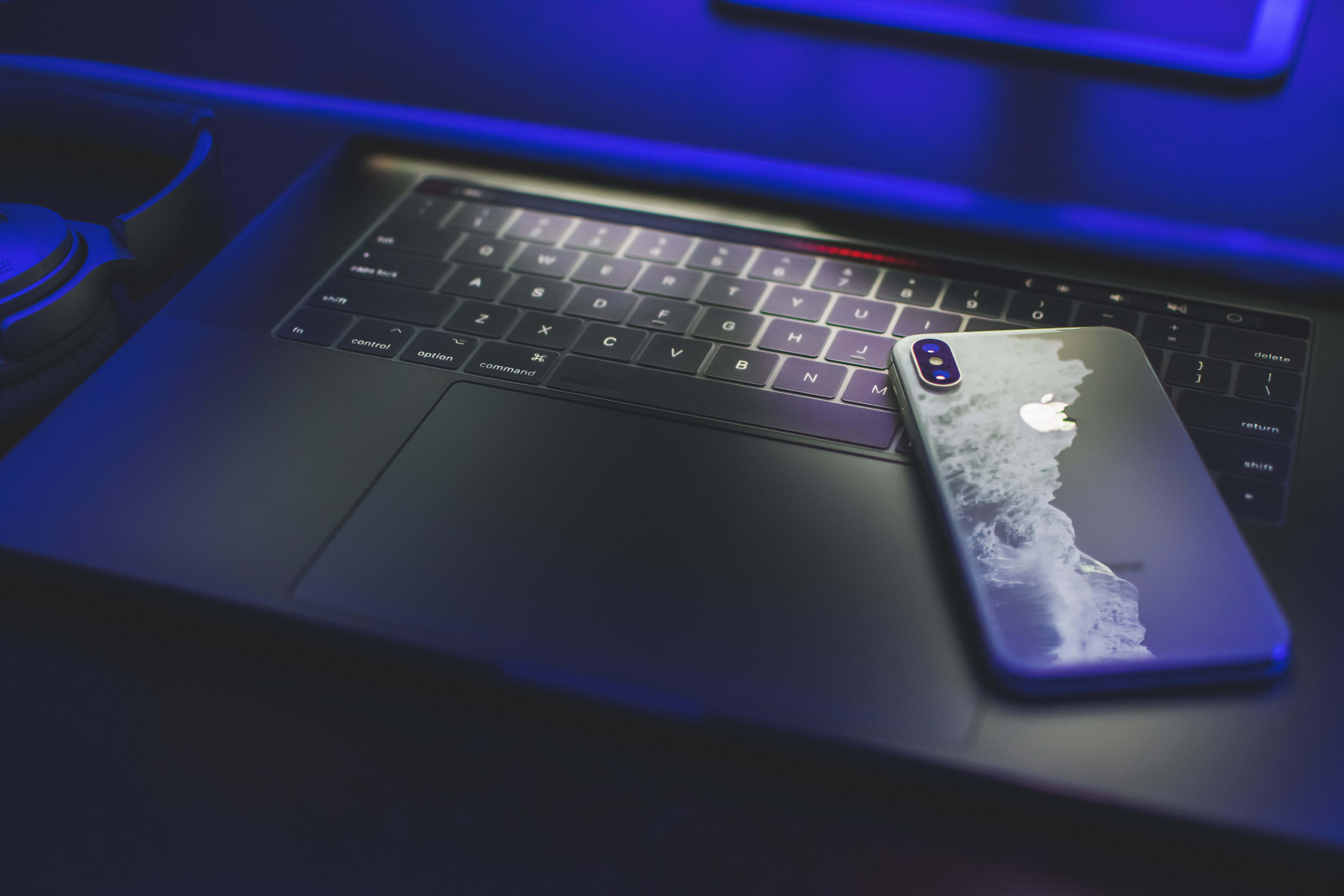 "Идеальное сочетание элегантности и мощности: эстетичный Macbook!" Обои