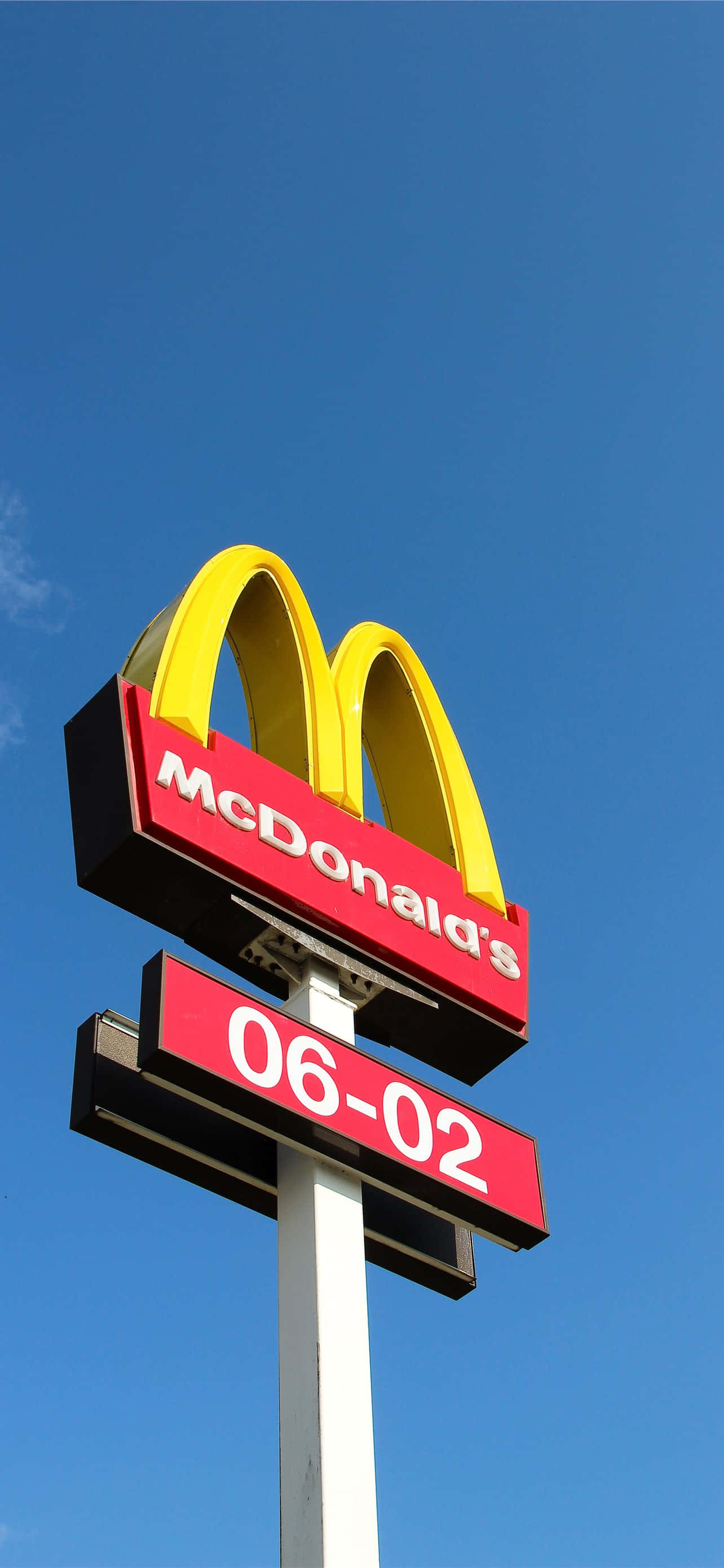 Наслаждайтесь эстетикой McDonald's и вашим любимым блюдом. Обои