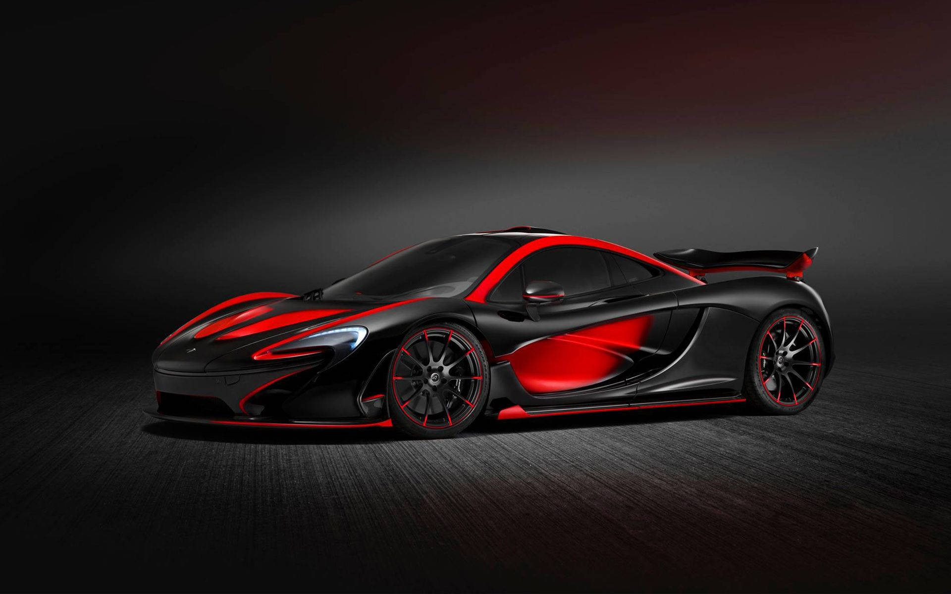 Крутая красная черно-серая машина McLaren P1 Обои