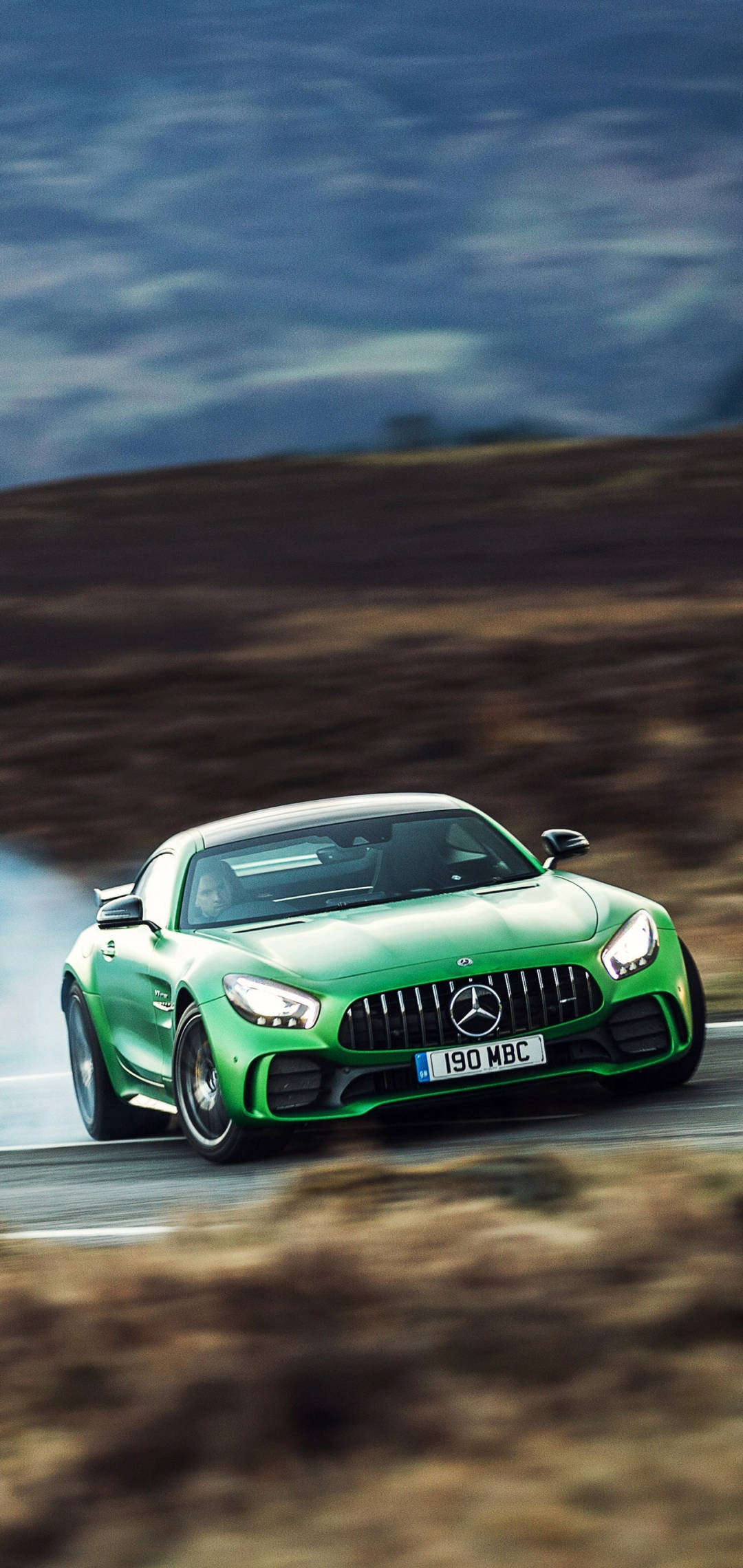 Зелёный Mercedes AMG Гоночный iPhone Обои
