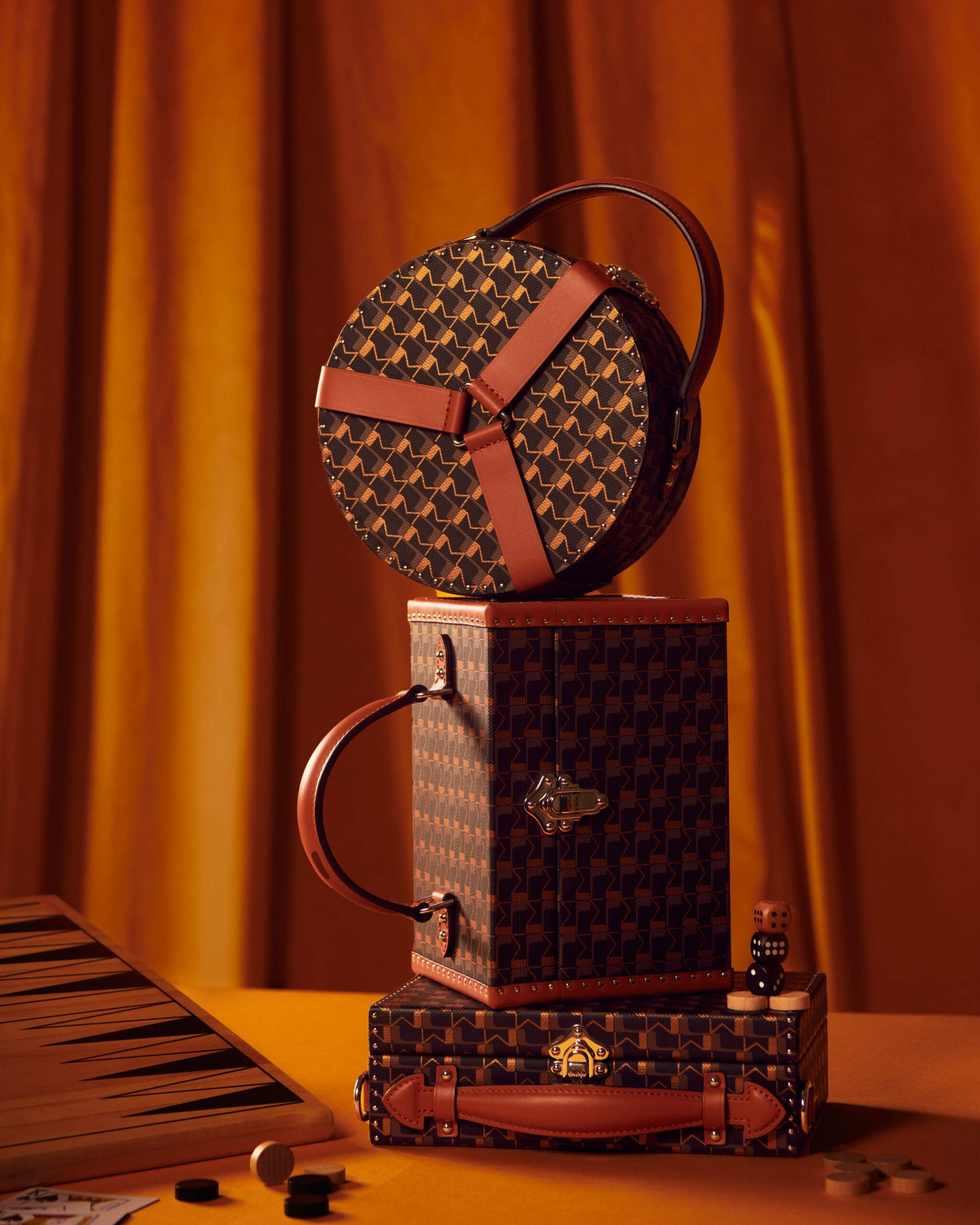 Отпразднуйте с этой культовой сумкой Moynat Monogram Обои