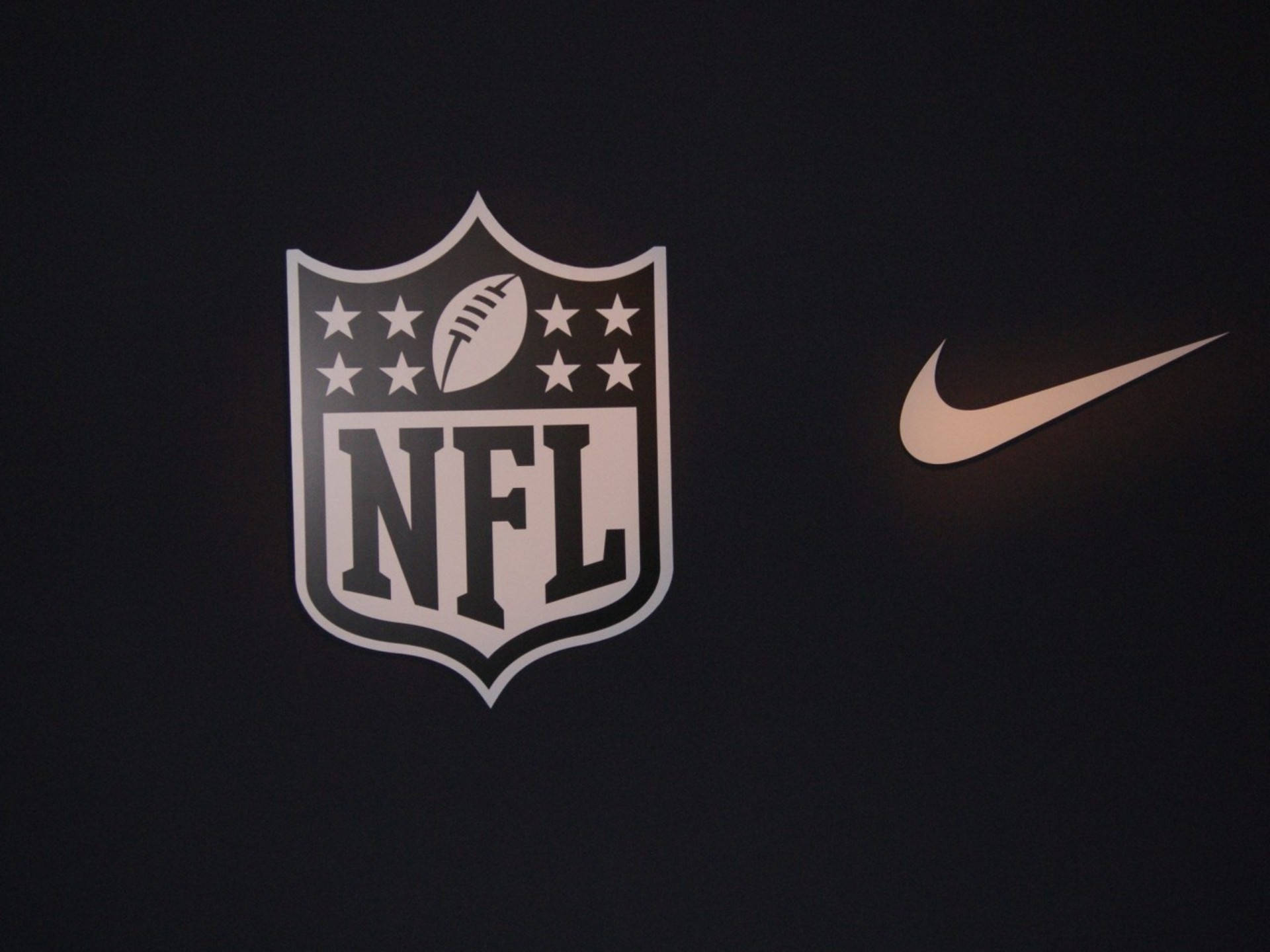 Логотипы NFL Football и Nike Обои