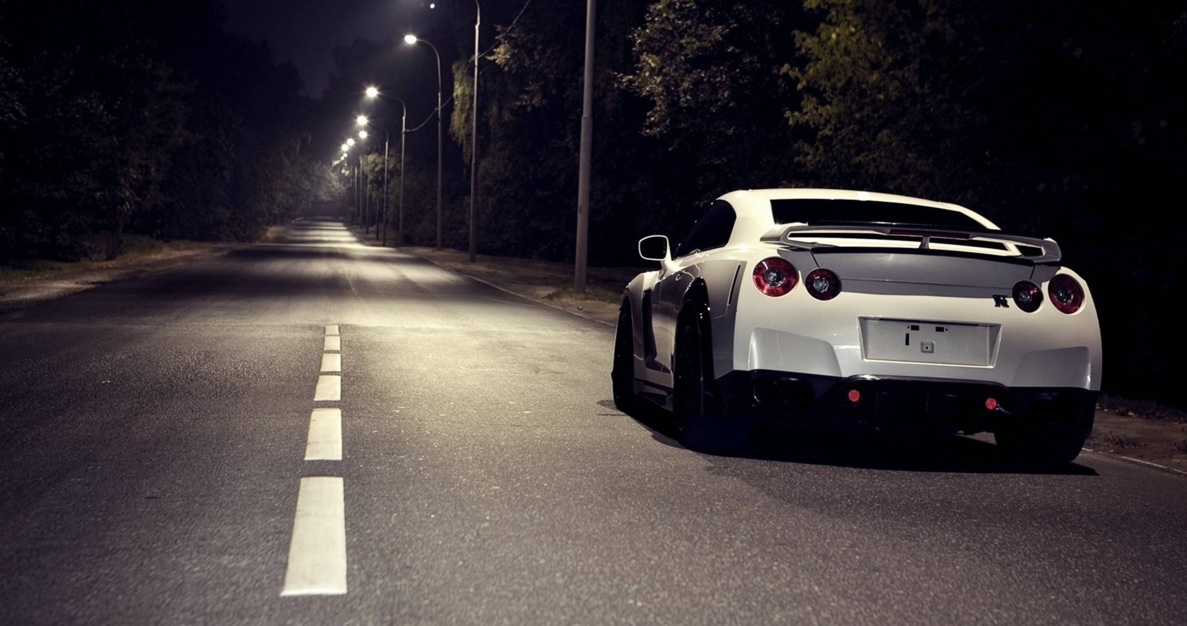 Белый Nissan GTR 4K Обои