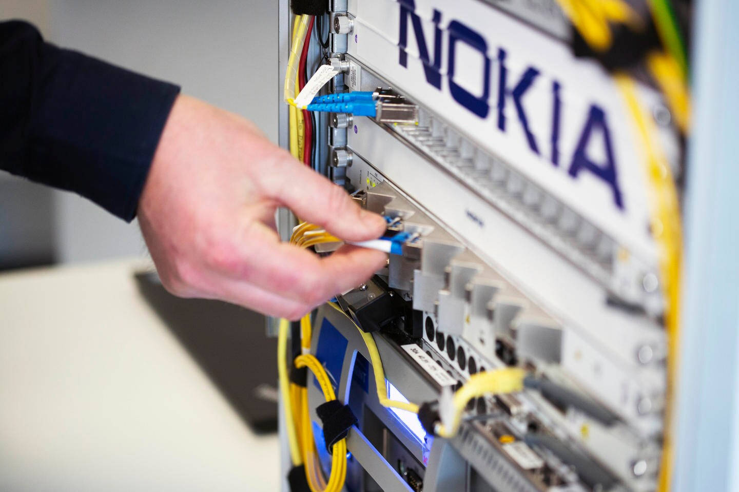 Техник Nokia Ultra-High-Speed Broadband Обои