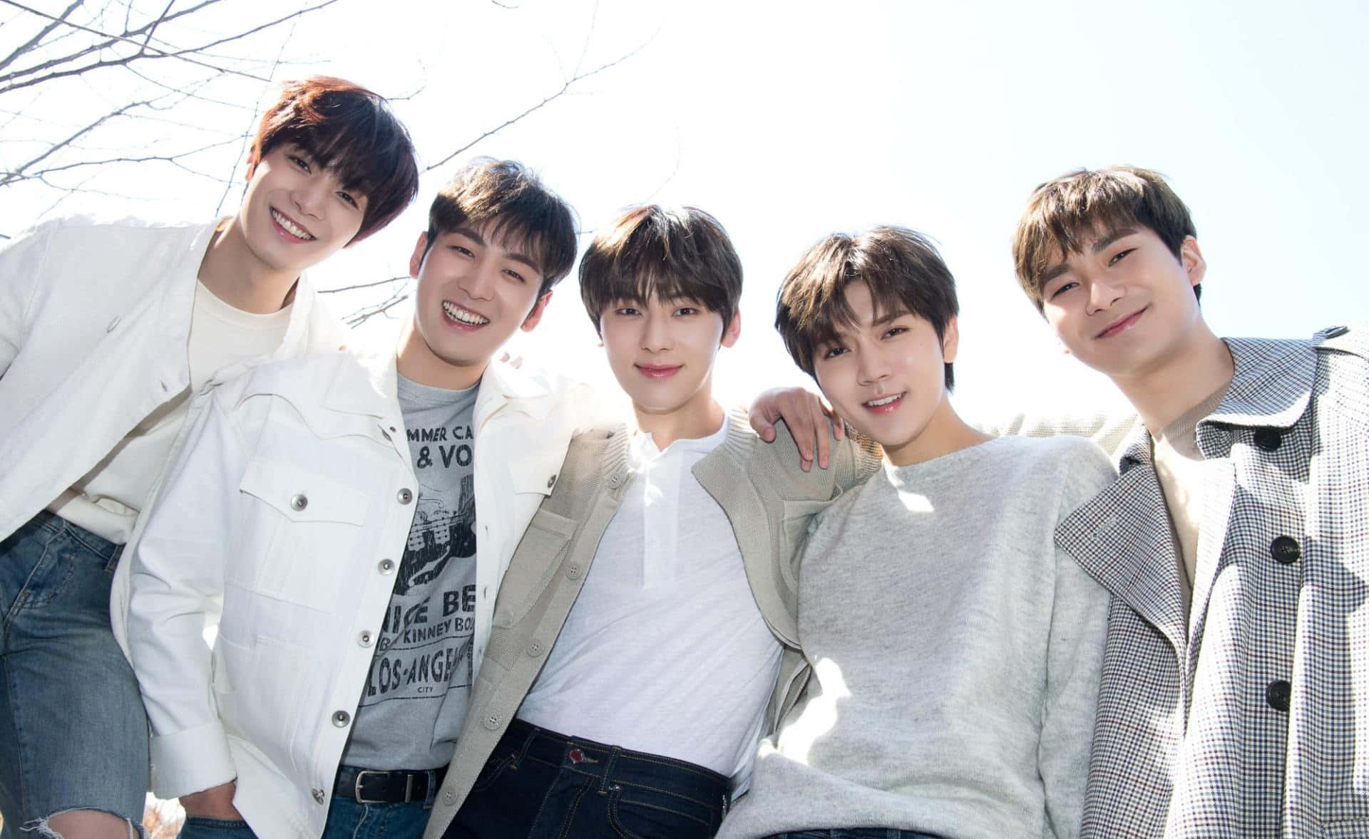 Nuest Kpop Бой Групп на улице Обои