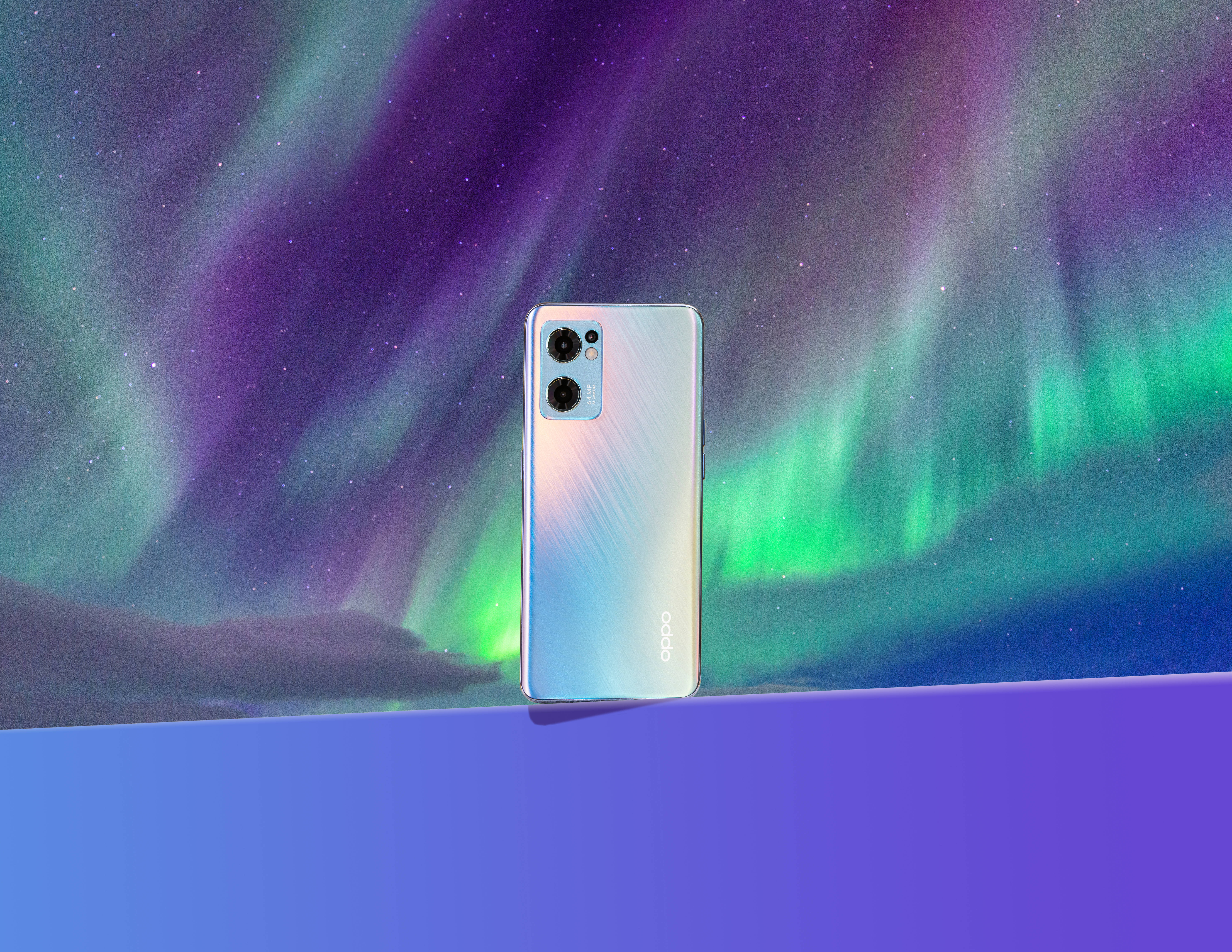 Смартфон Oppo и северное сияние Обои