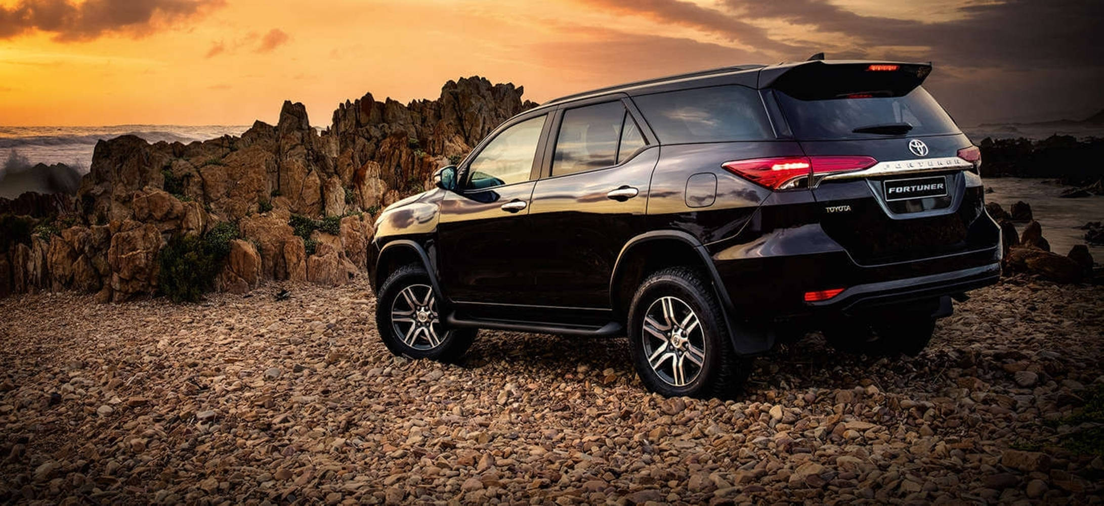 Toyota Fortuner Black Legender внедорожник Обои