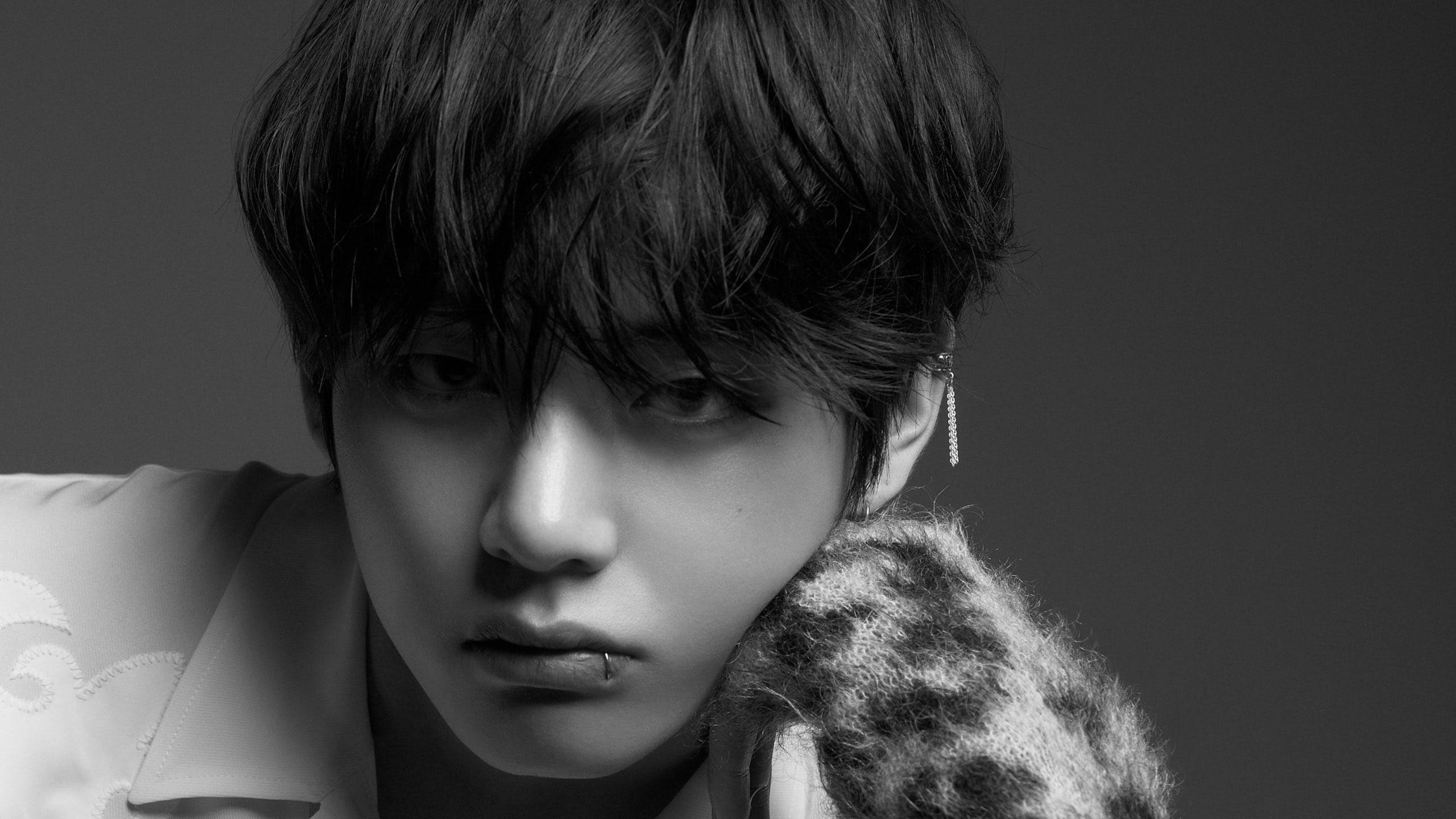 V из BTS черная эстетика Обои