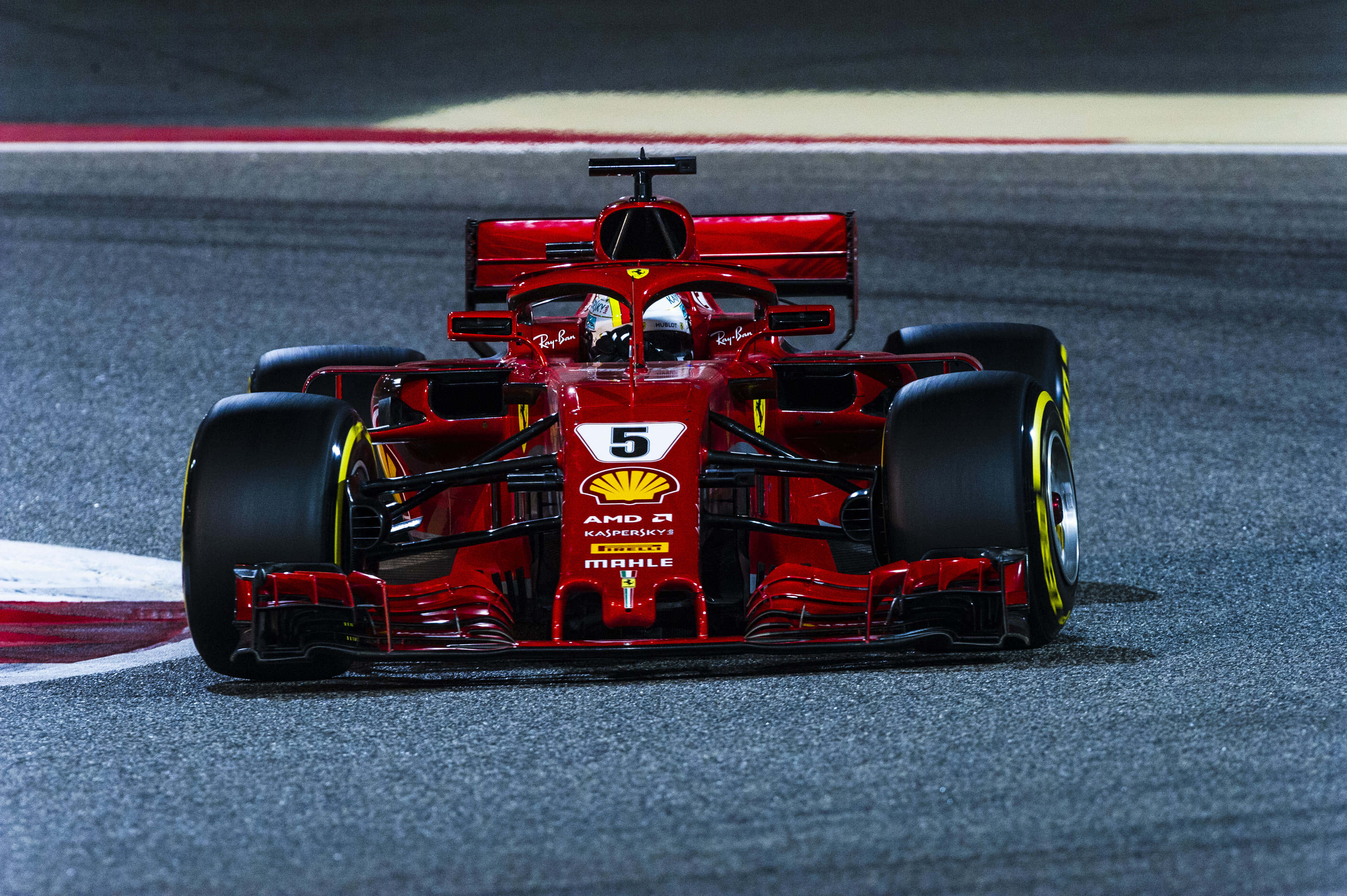 Фон Vettel Ferrari SF71H F1 2018 Обои