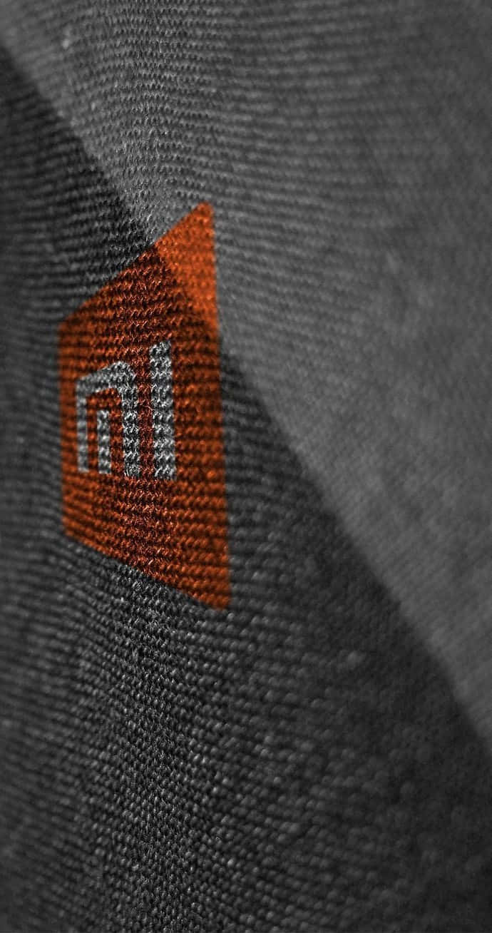 Смартфон Xiaomi на деревянном фоне Обои