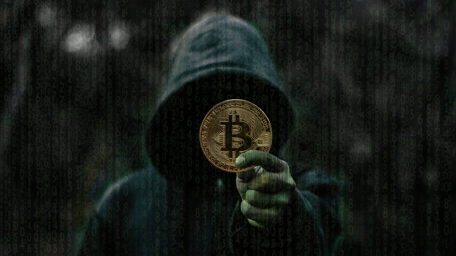 Анонимный мужчина с биткоином на крипто-фоне