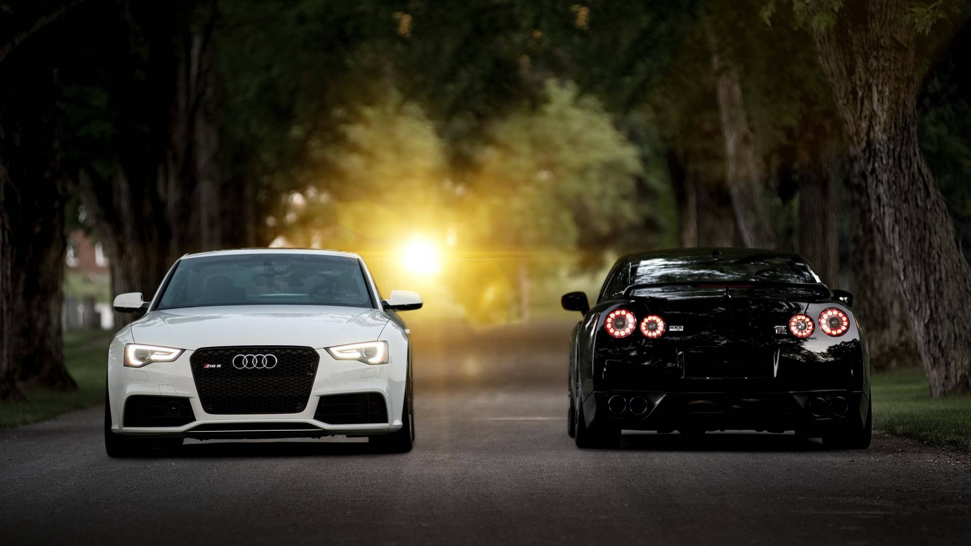Белый и черный Nissan GTR