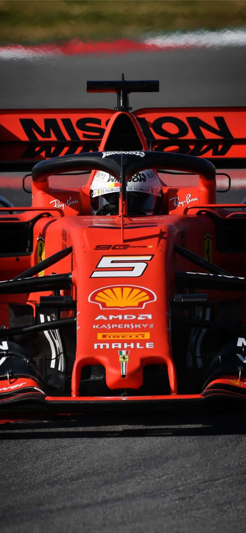Быстрый гоночный автомобиль Ferrari Формулы-1 Обои