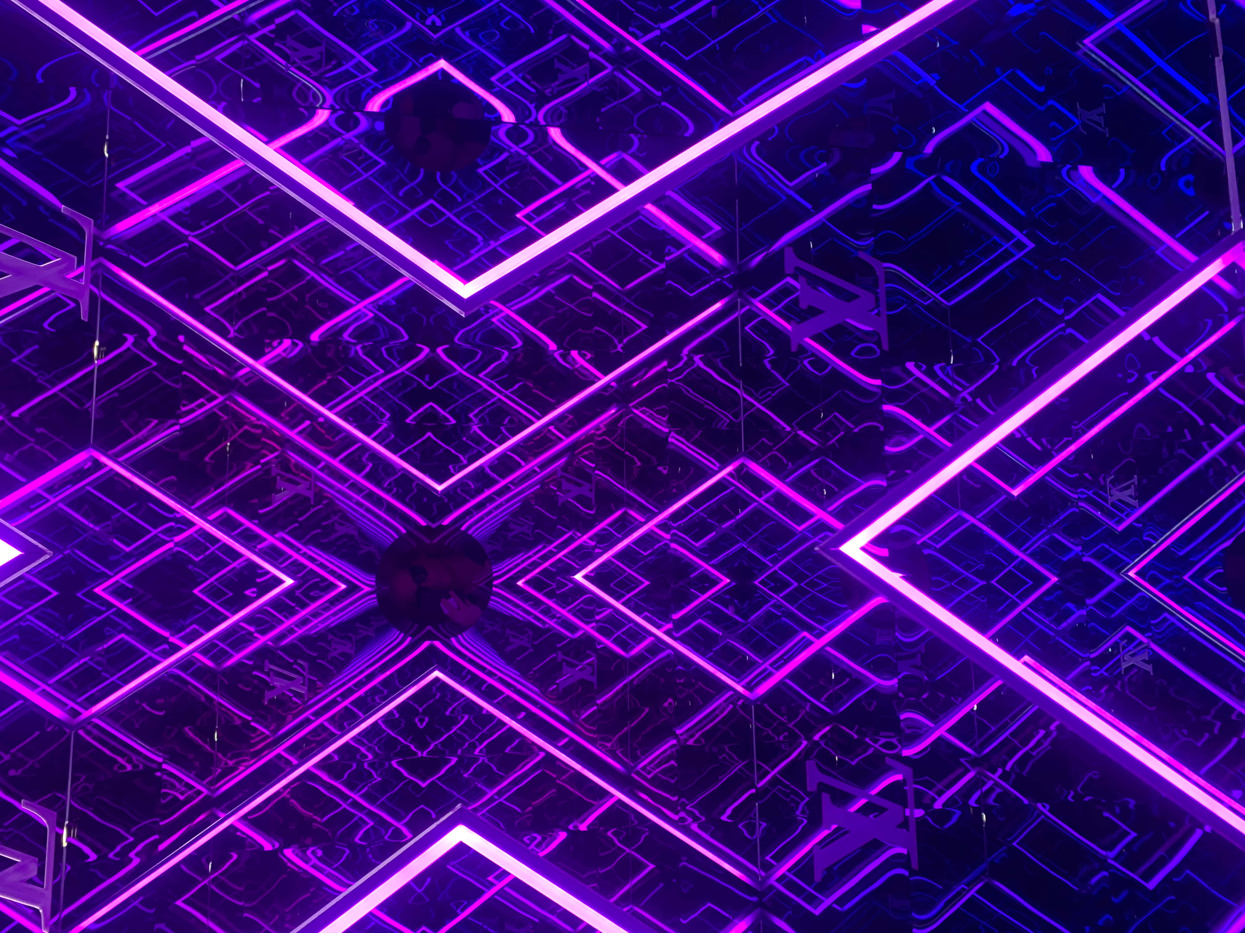 Великолепные фиолетовые неоновые огни Обои