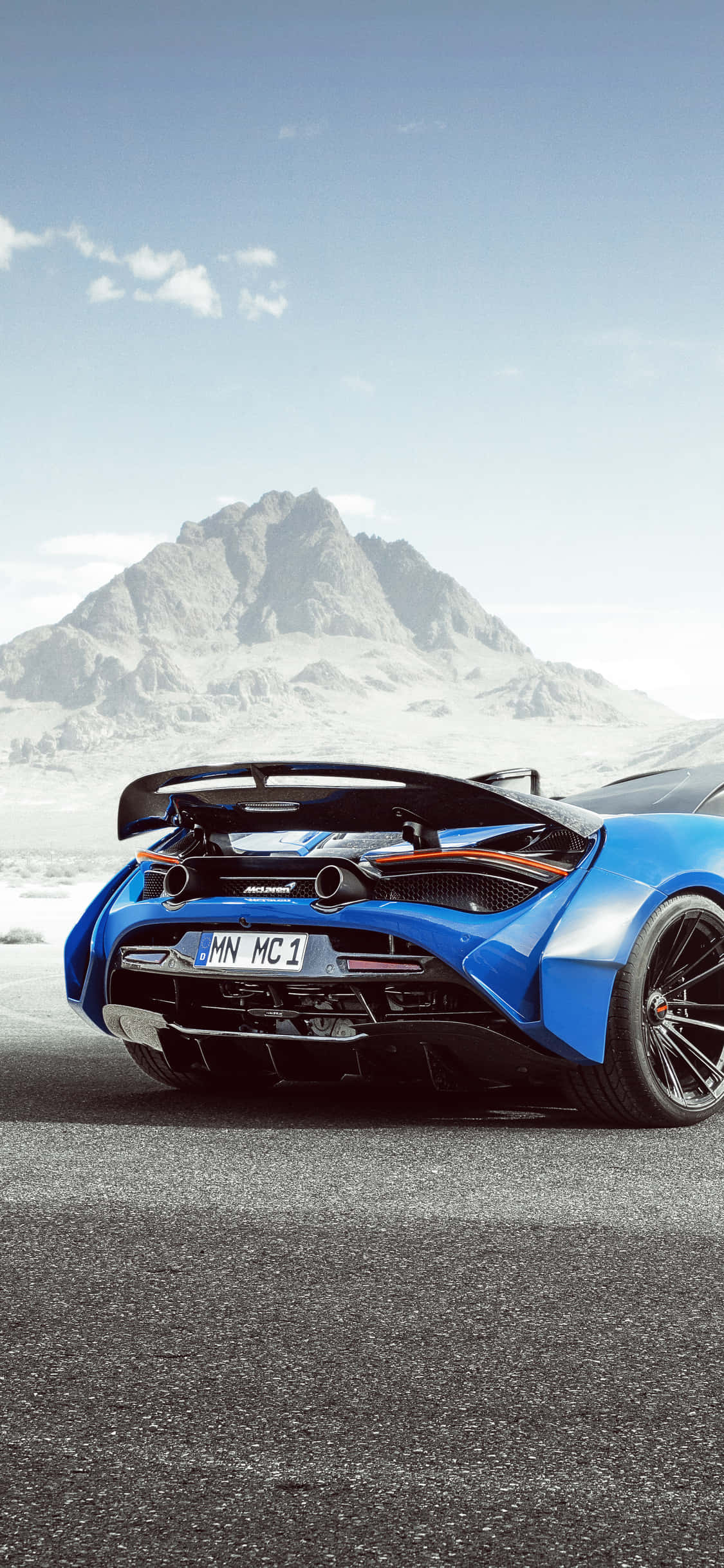 «Визуализация роскошных iPhone Xs и McLaren 720s в одном кадре» Обои