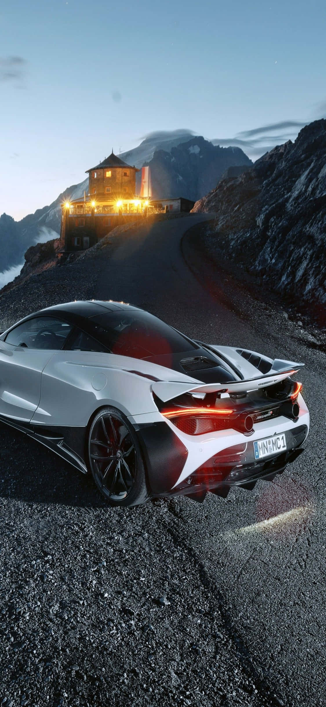 Соревнуйтесь с лучшими с iPhone Xs и McLaren 720s Обои