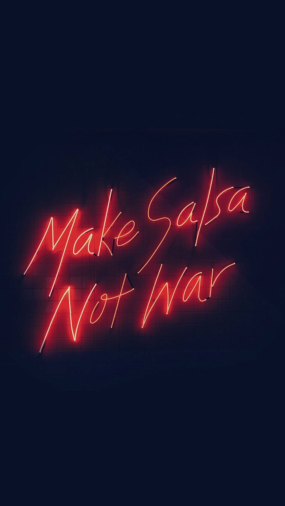 Неоновая вывеска «Make Salsa Not War»: обои для iPhone — Айфон Обои