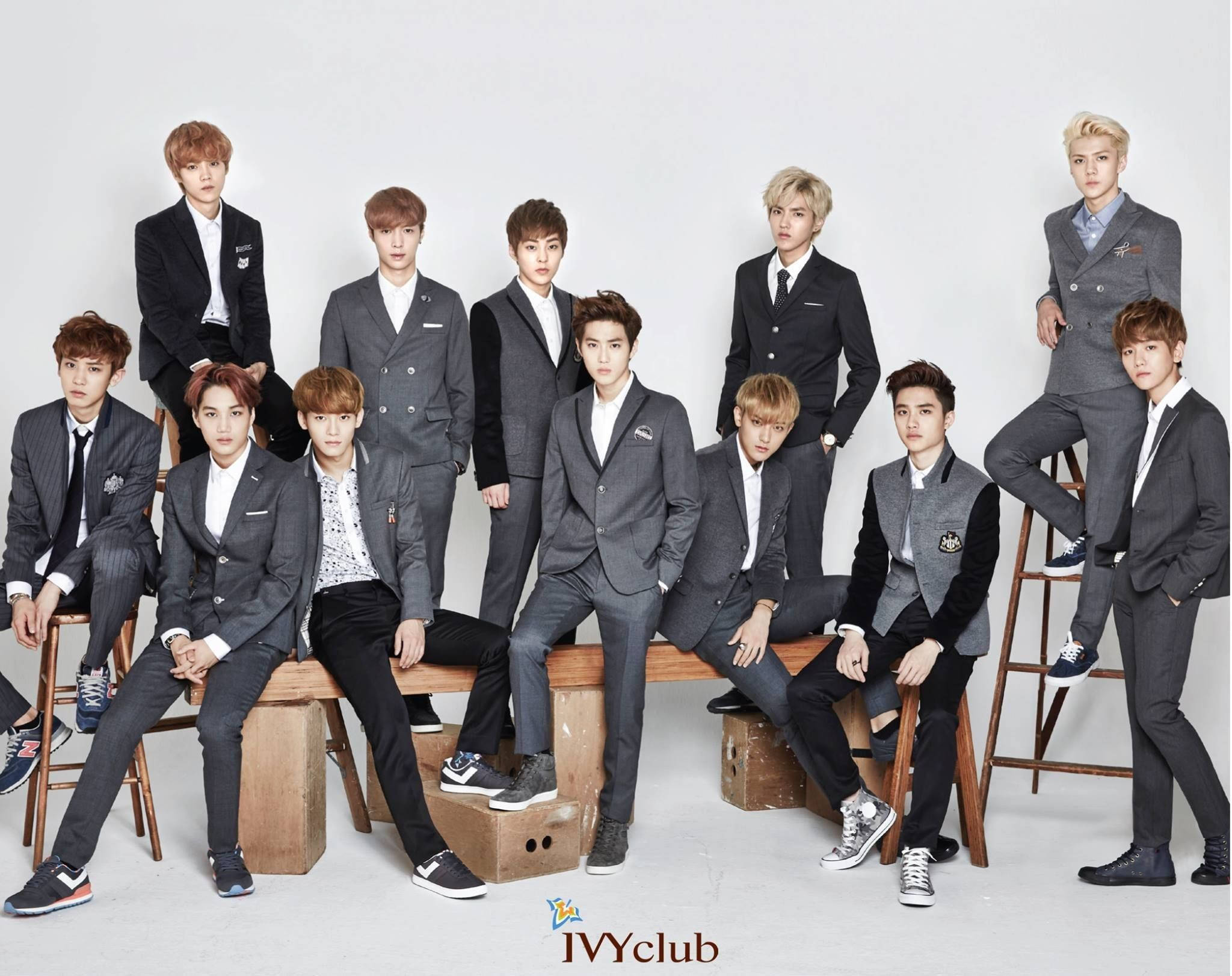 Группа EXO в форме Ivy Club Обои