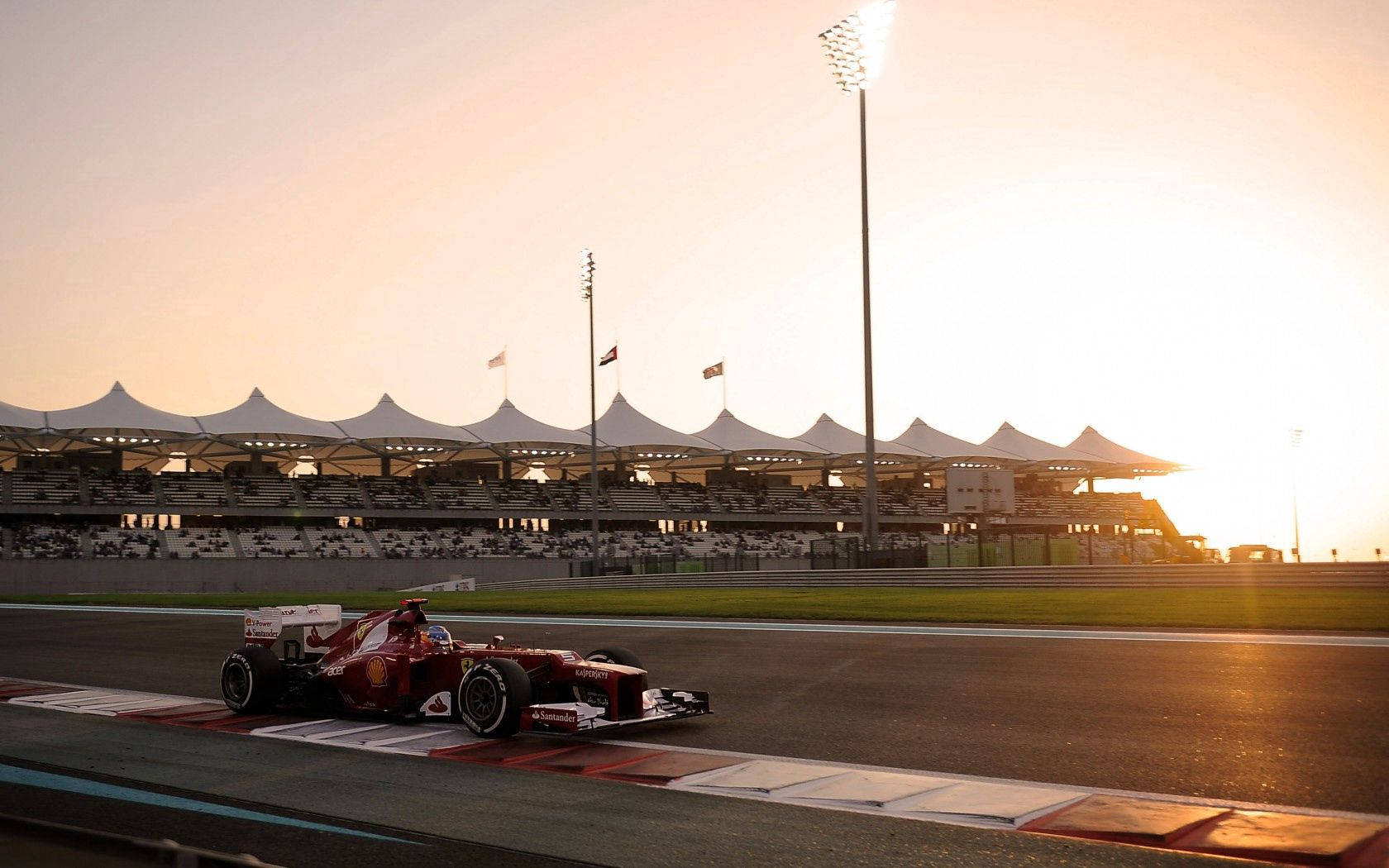 Гоночный автомобиль Ferrari Formula One на рассвете обои для рабочего стола
