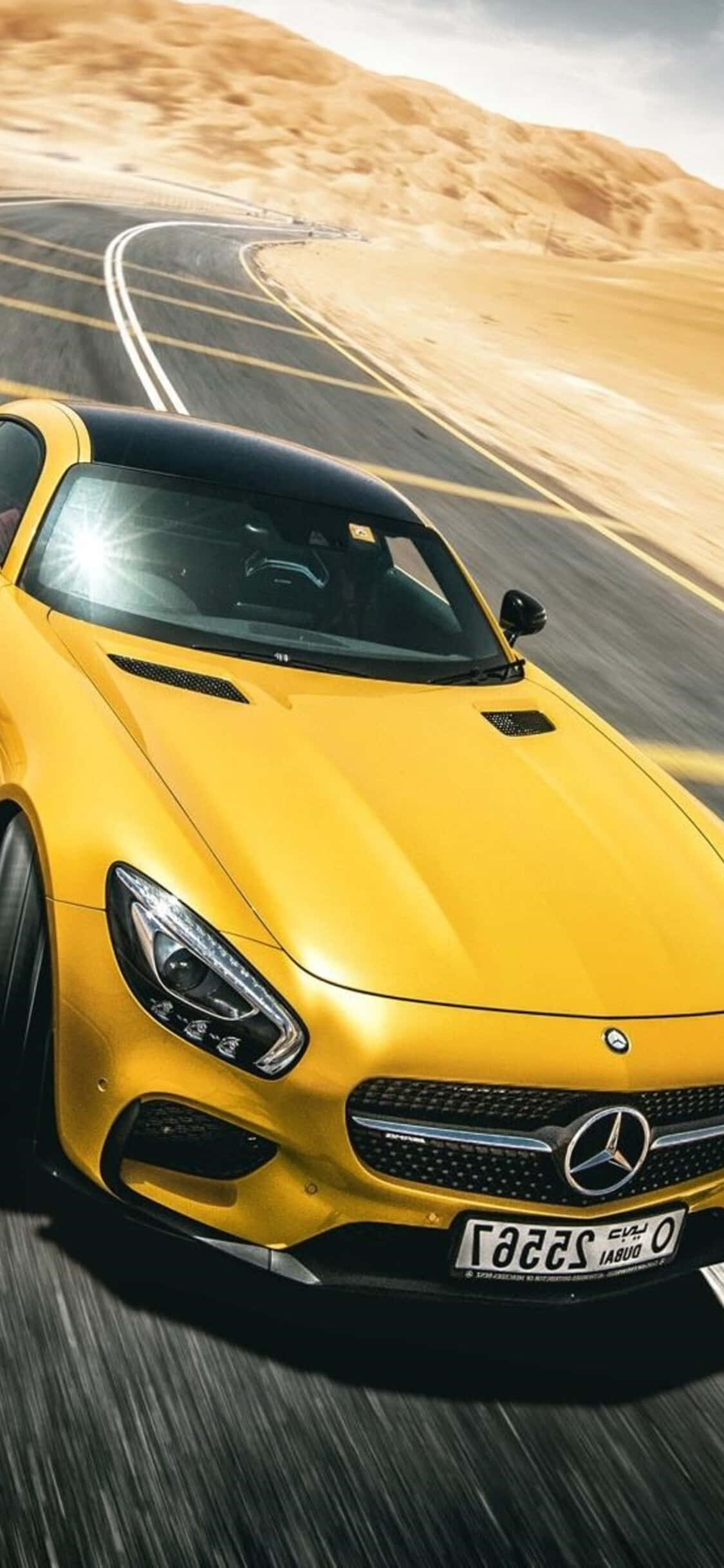 Желтый фон GT Mercedes Amg для iPhone Xs Обои