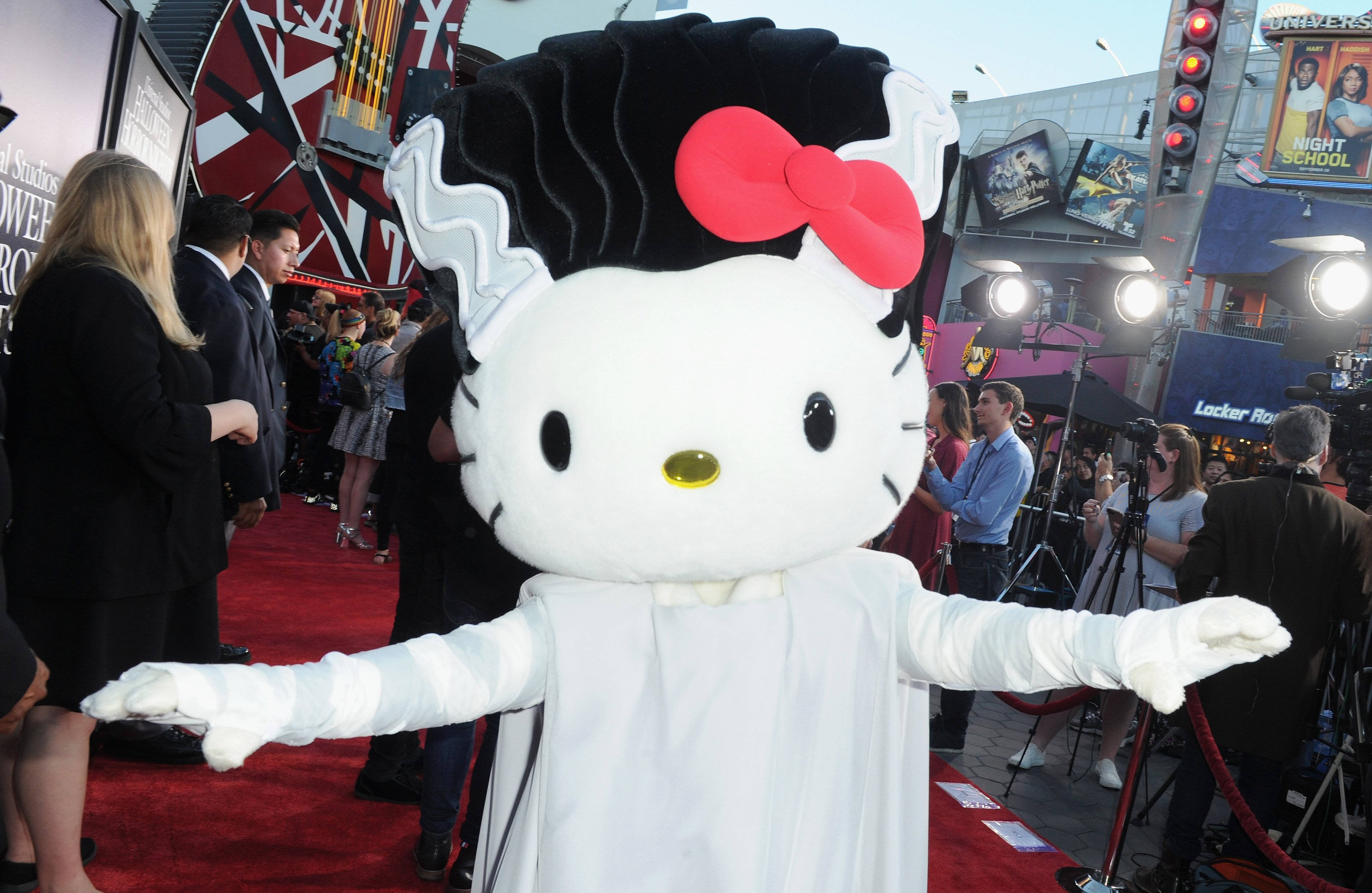 Жуткая Хэллоуинская мумия Hello Kitty Обои