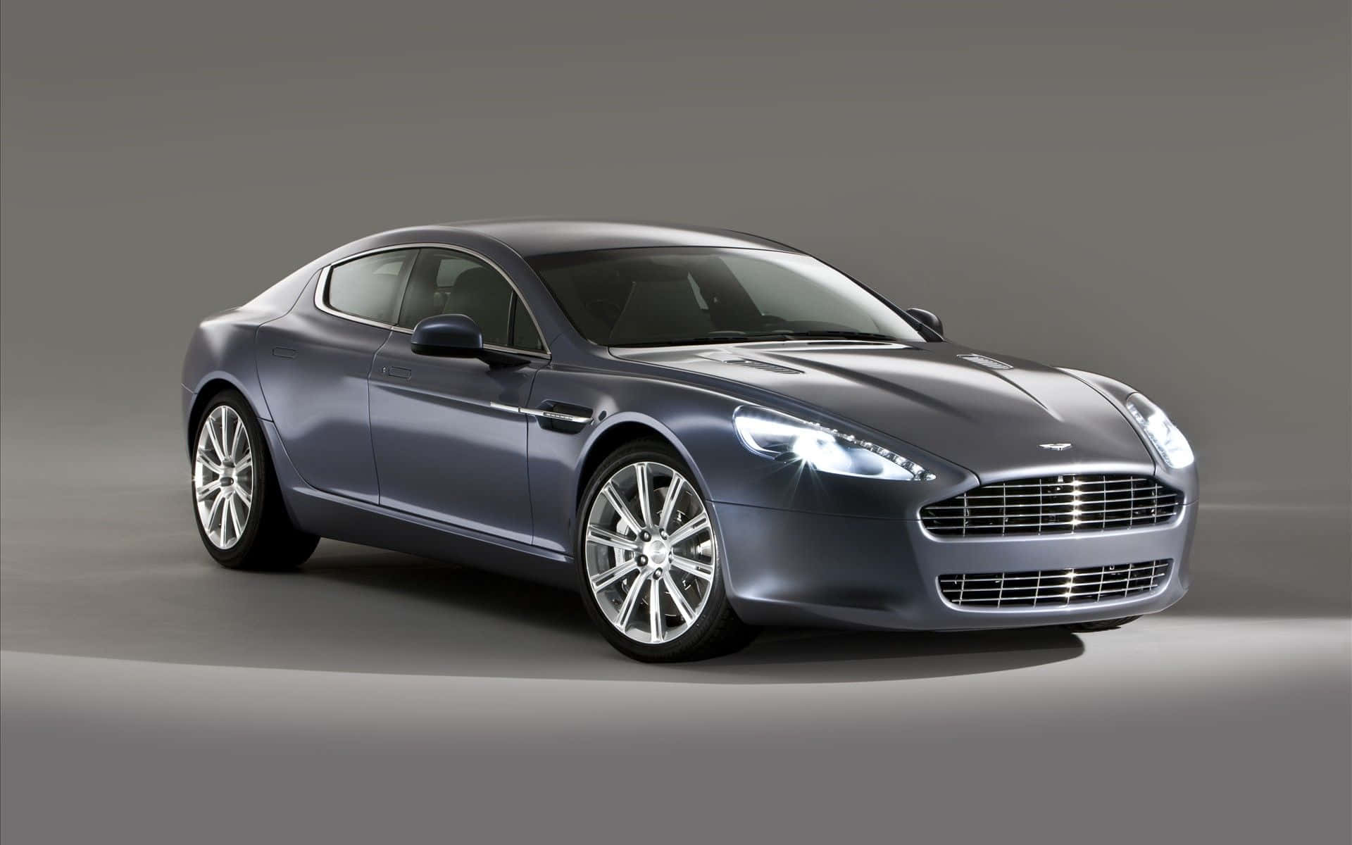 Изысканный Aston Martin Rapide S в движении Обои