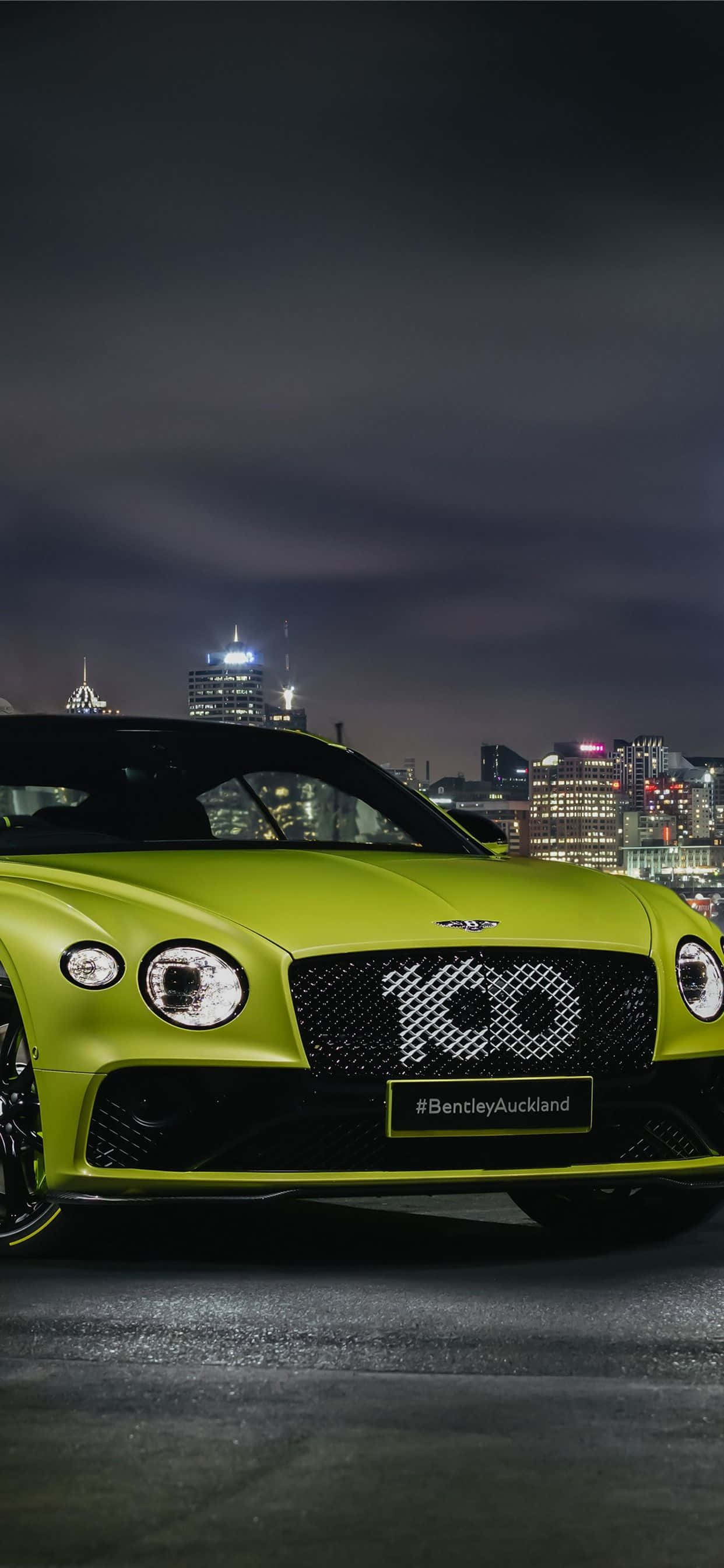 Классический стиль Bentley встречается с современными технологиями iPhone Xs Max Обои