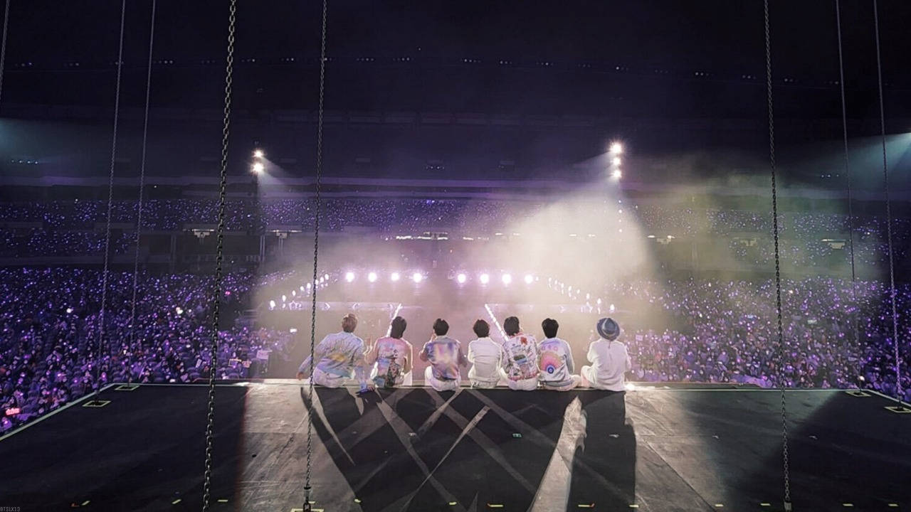 Концерт BTS с участниками на сцене Обои
