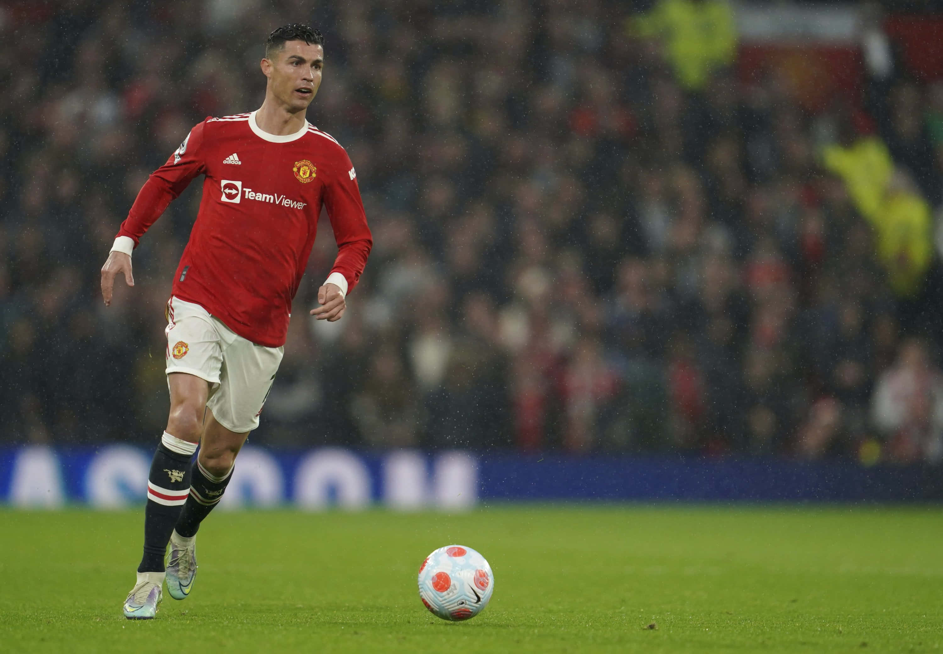 Криштиану Роналду в расцвете сил Обои