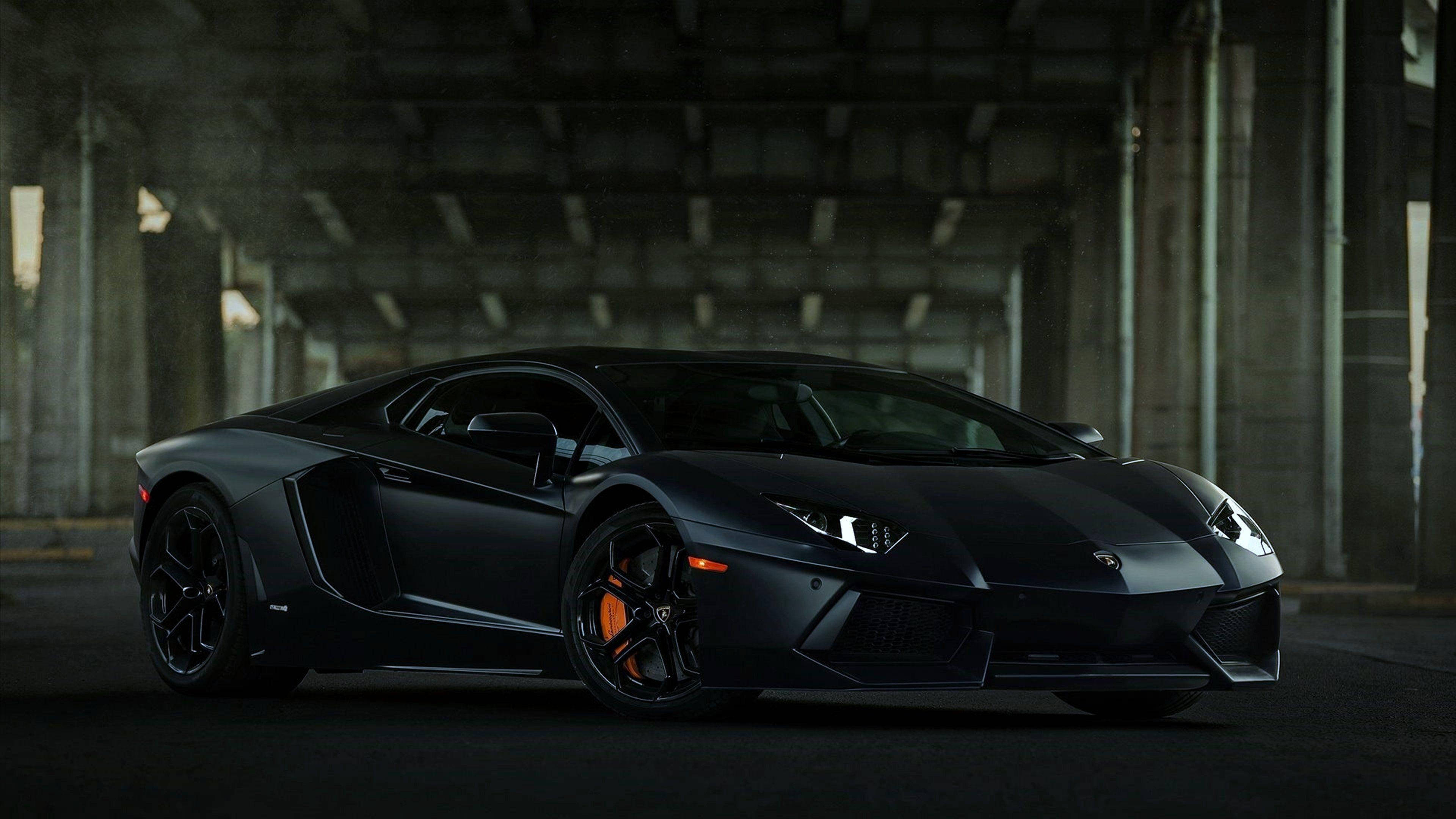 Крутые роскошные автомобили: черный Lamborghini Обои