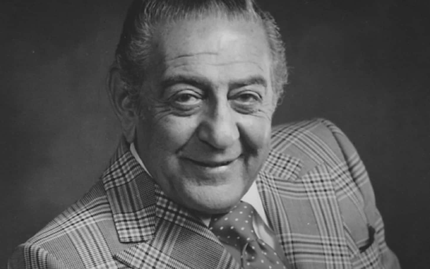 Легендарный музыкальный маэстро - Гай Ломбардо в черно-белом стиле Обои