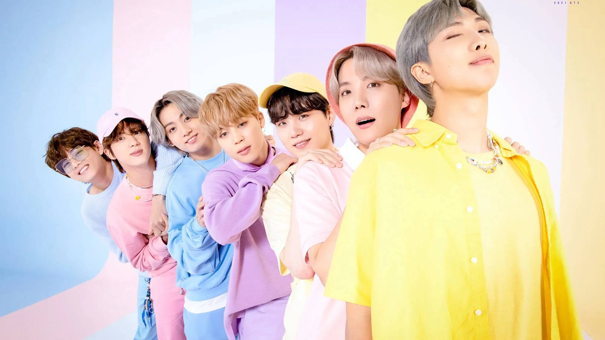 Милые участники BTS в пастельных тонах Обои