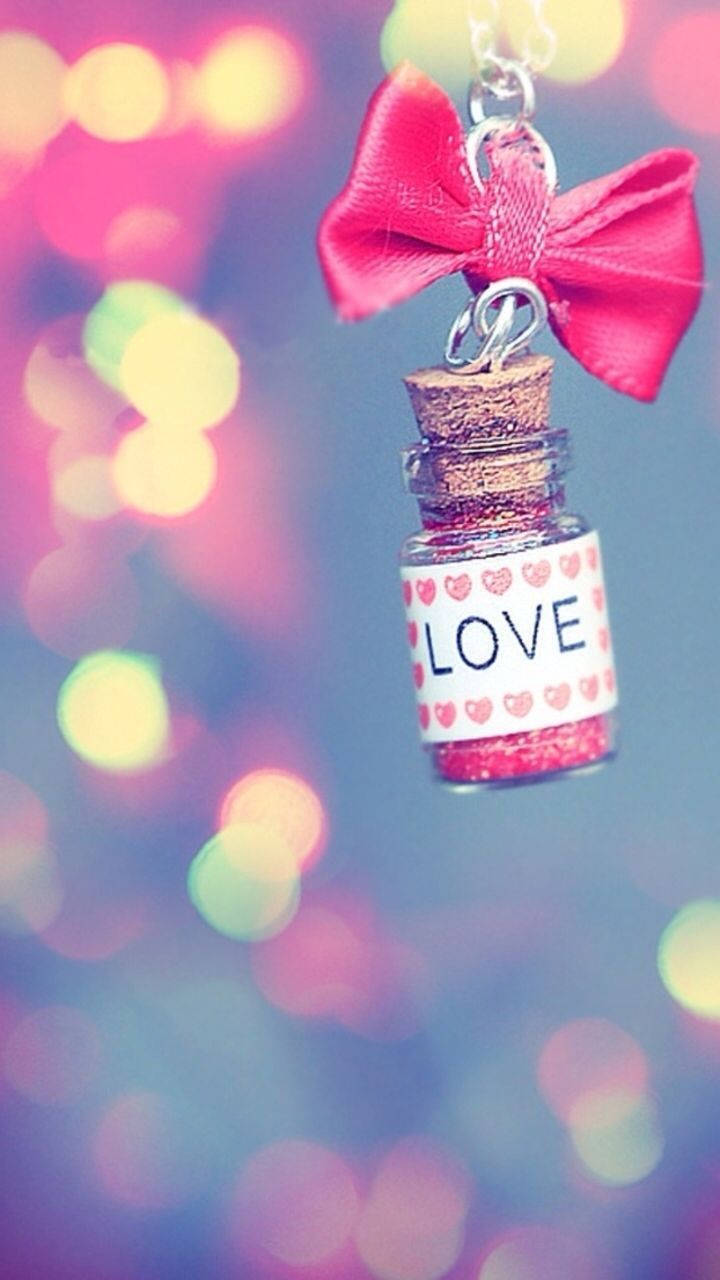 Милый брелок-бутылочка ко Дню святого Валентина с надписью LOVE Обои