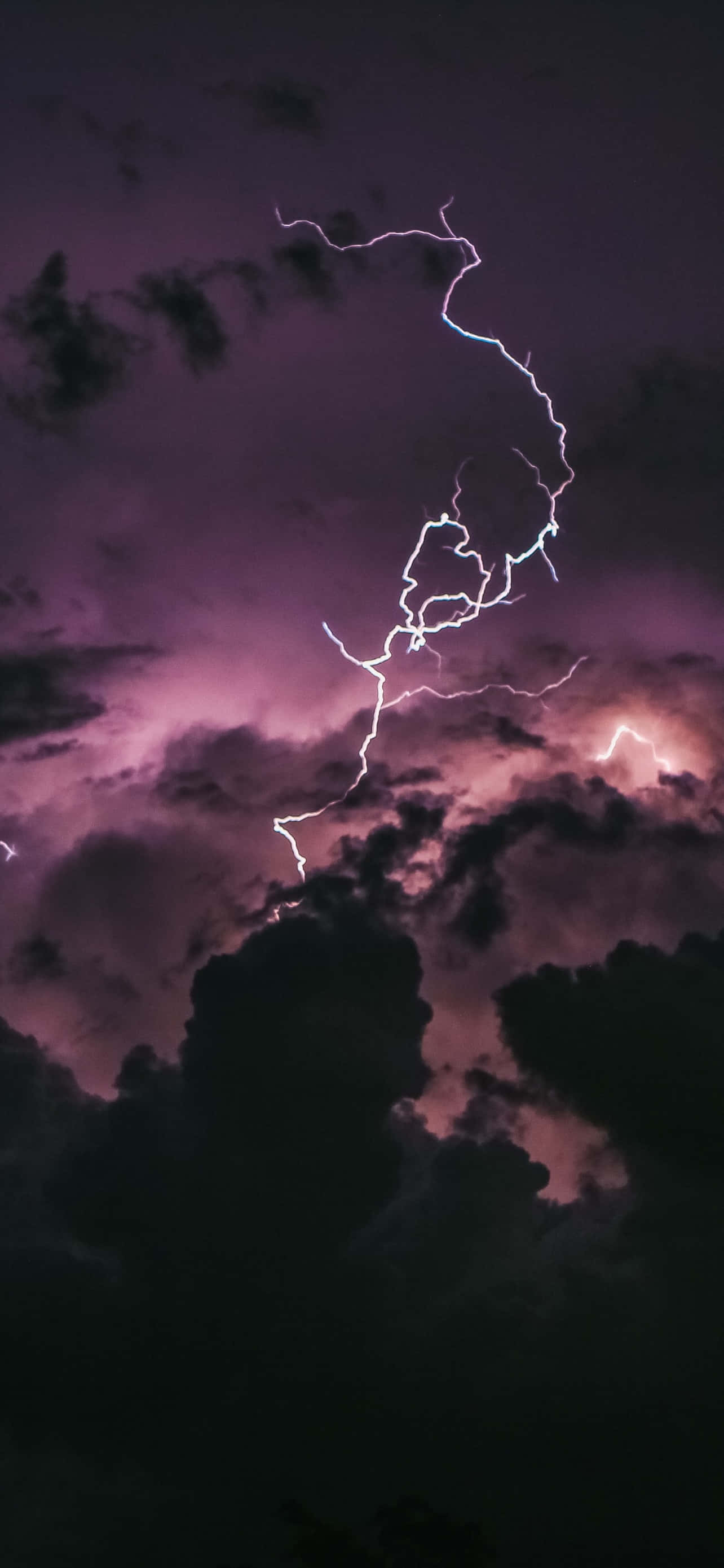 Молния в небе с облаками Обои